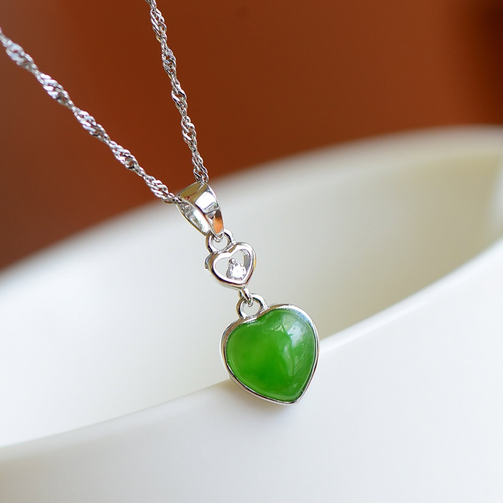 An Exquisite Sterling Silver Inlaid Jasper Pendant: An Exquisite Sterling Silver Inlaid Jasper Pendant,Size:8mmx8mm 纯银镶碧玉吊坠