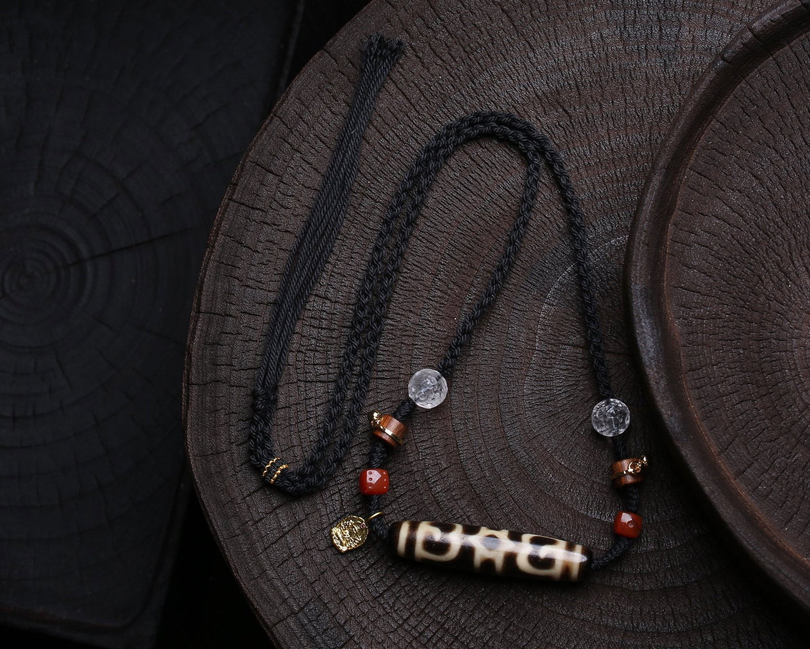 An Exquisite Dzi Bead Pendant: An Exquisite Dzi Bead Pendant,Size:57mmx13mm,Weight:26.3g 天珠挂件