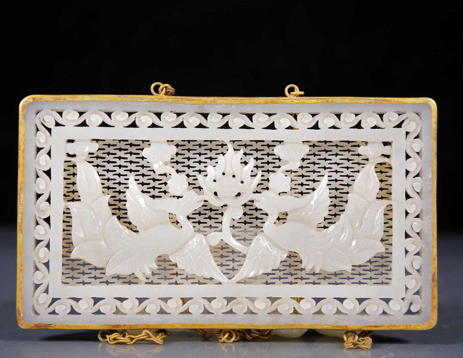 An Exquisite White Jade Hollow Phoenix Pattern Hanging Panel: An Exquisite White Jade Hollow Phoenix Pattern Hanging Panel,Qing Dynasty, China,Size:5.7inx3.3in,Weight:185g 白玉镂空凤纹挂屏，清代