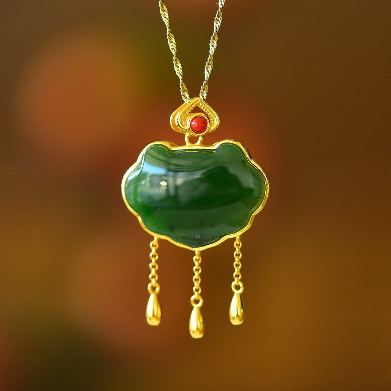 An Exquisite Sterling Silver-Gold Plated Inlaid Jasper Enamel Pendant: An Exquisite Sterling Silver-Gold Plated Inlaid Jasper Enamel Pendant 纯银镀金镶碧玉珐琅吊坠