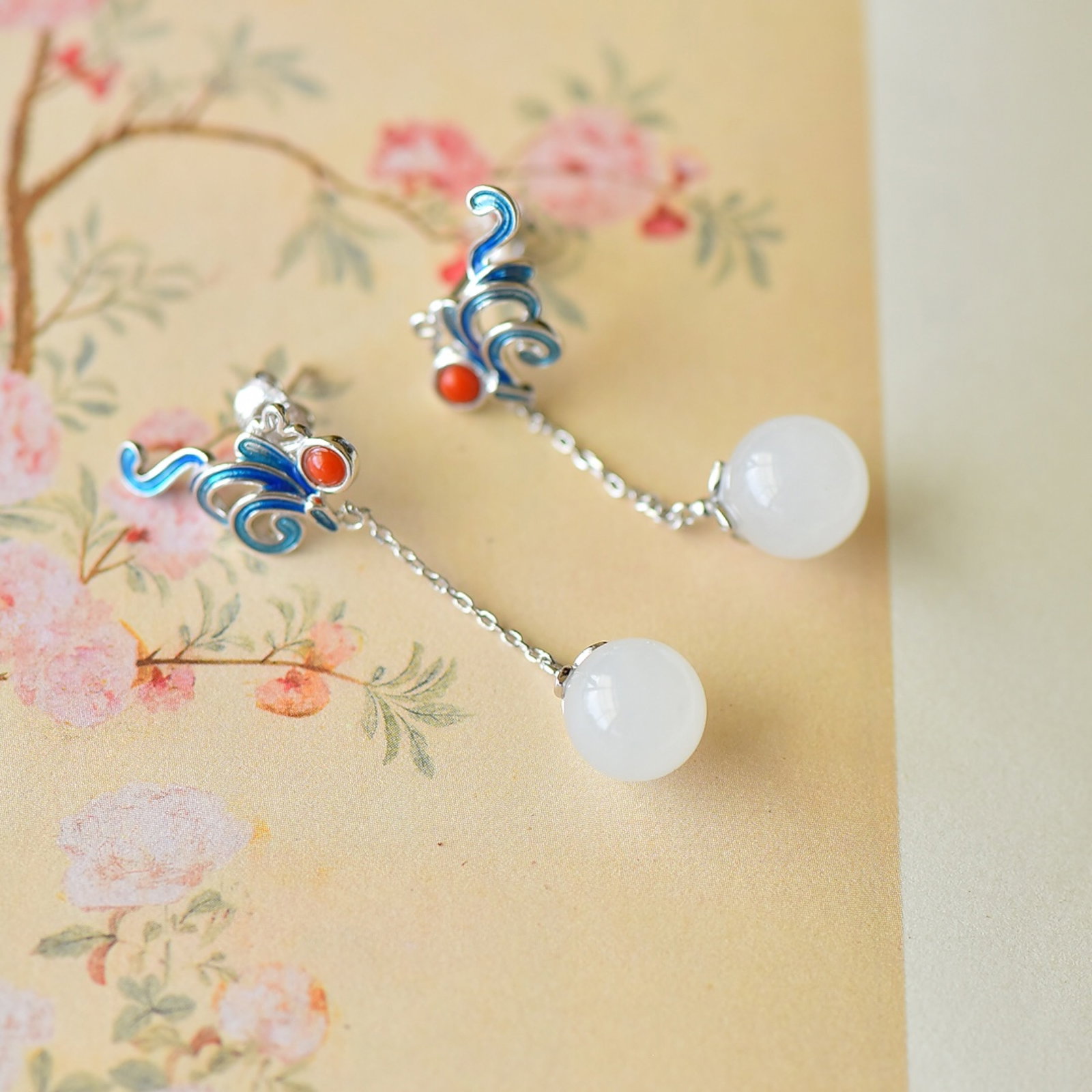 A Pair of Exquisite Sterling Silver Inlaid White Jade Enamel Earrings: A Pair of Exquisite Sterling Silver Inlaid White Jade Enamel Earrings,Size:10mmx10mm 一对纯银镶白玉珐琅耳环