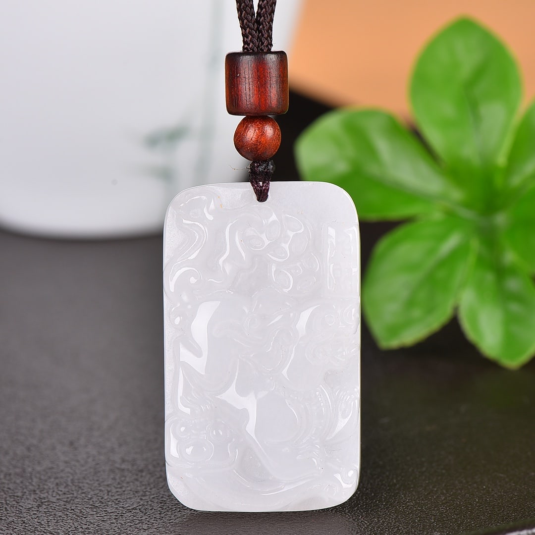 An Exquisite White Jade Auspicious Beast Pattern Pendant: An Exquisite White Jade Auspicious Beast Pattern Pendant,Size:26mmx38mm 寓意:寓意吉祥 招财进宝 辟邪 保平安 
