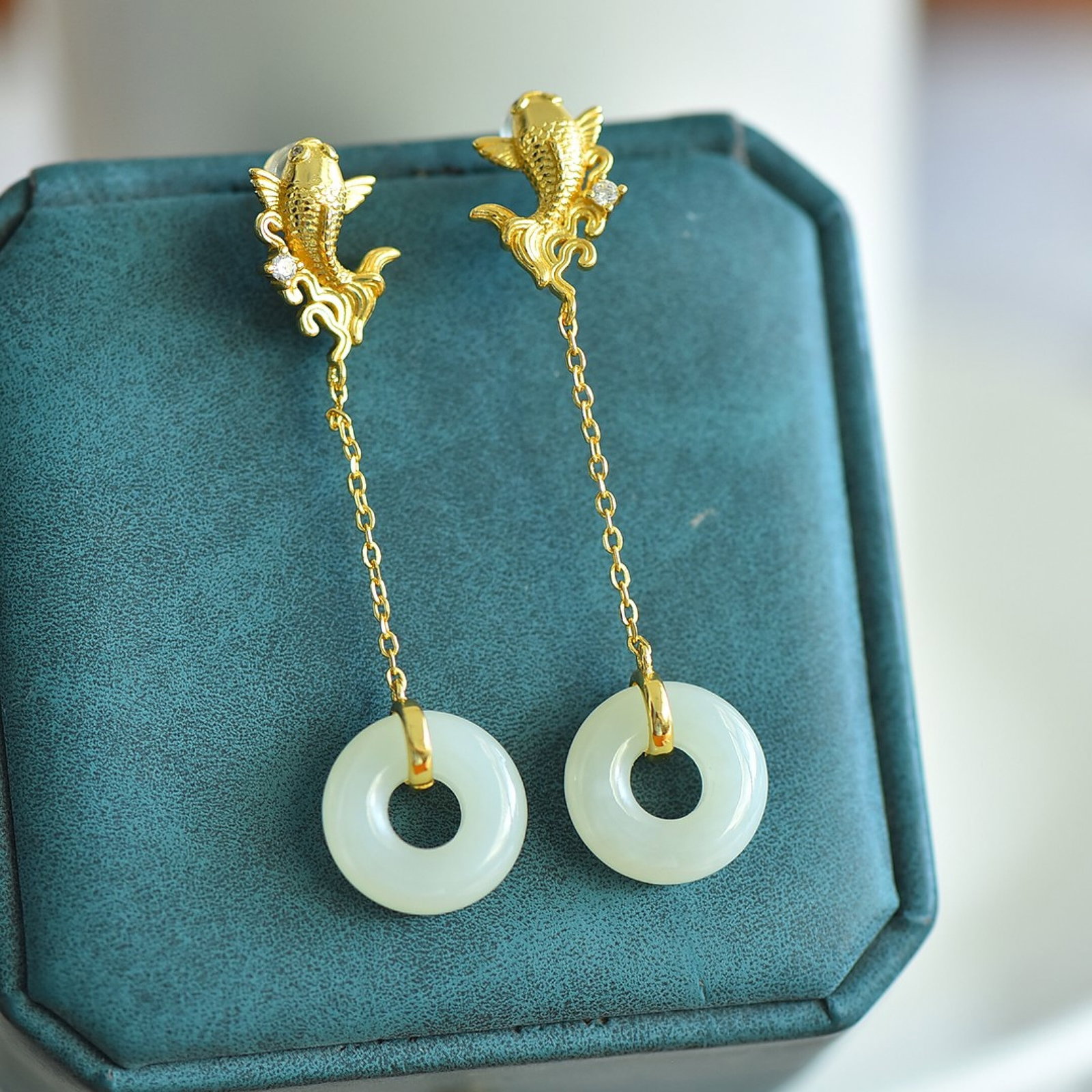 A Pair of Exquisite Sterling Silver-Gold Plated Inlaid White Jade Earrings: A Pair of Exquisite Sterling Silver-Gold Plated Inlaid White Jade Earrings,Size:15mmx15mm 一对纯银镀金镶白玉耳环