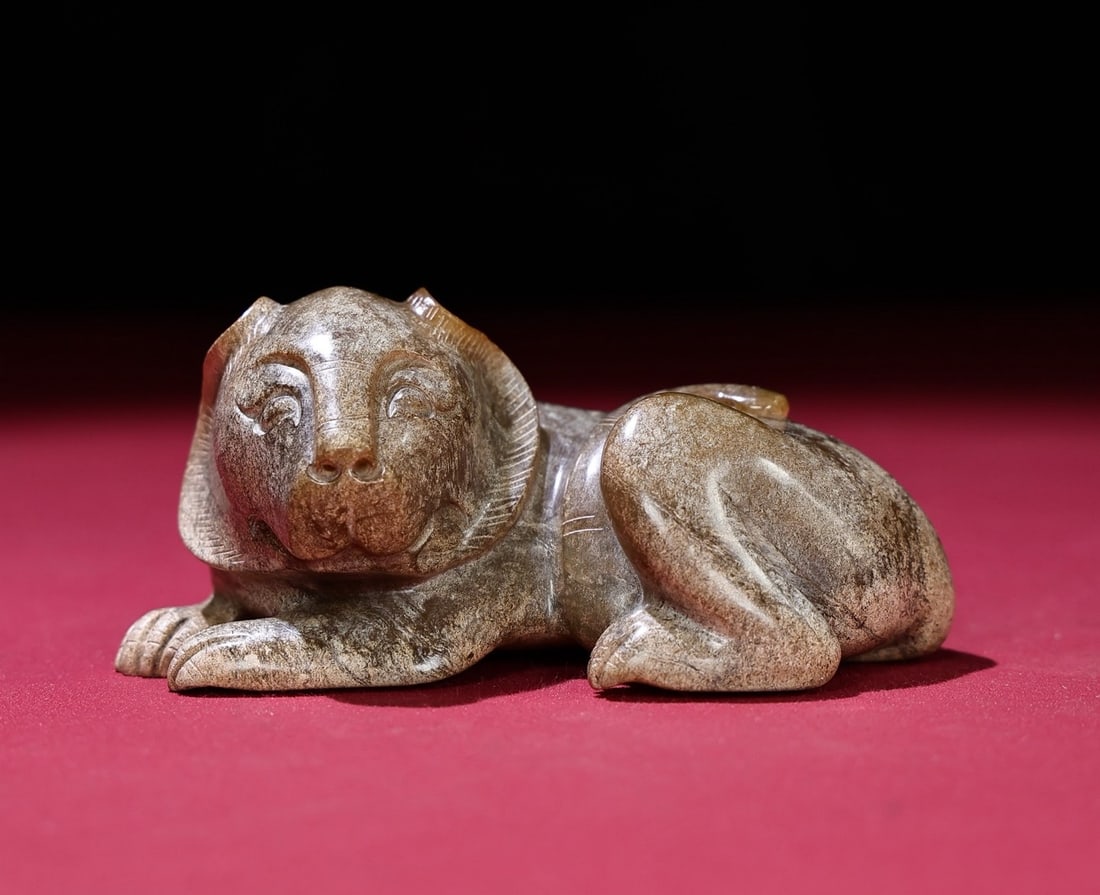 An Exquisite White Jade Tiger Hand Piece: An Exquisite White Jade Tiger Hand Piece,Qing Dynasty,China,Size:96mmx53mmx42mm,Weight:290g 白玉老虎手把件,中国清代