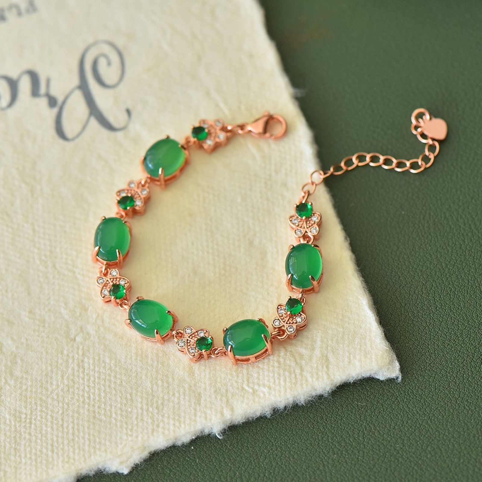 An Exquisite Bracelets,Inlaid Diamond: An Exquisite Bracelets Size:8mmx10mm 手链