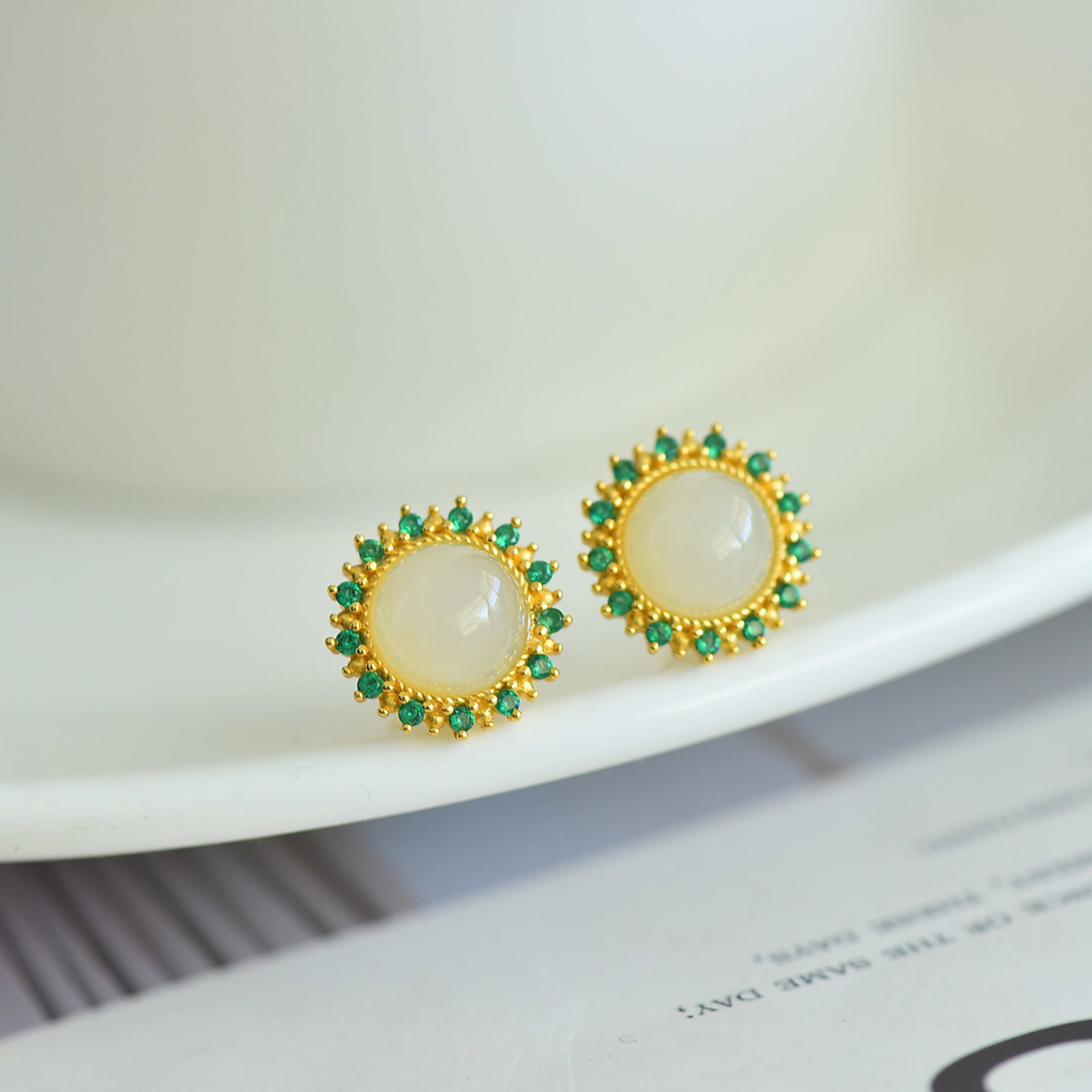 A Pair of Exquisite Sterling Silver-Gold Plated Inlaid White Jade Earring,Inlaid Diamonds: A Pair of Exquisite Sterling Silver-Gold Plated Inlaid White Jade Earring,Inlaid Diamonds,Size:8mmx8mm