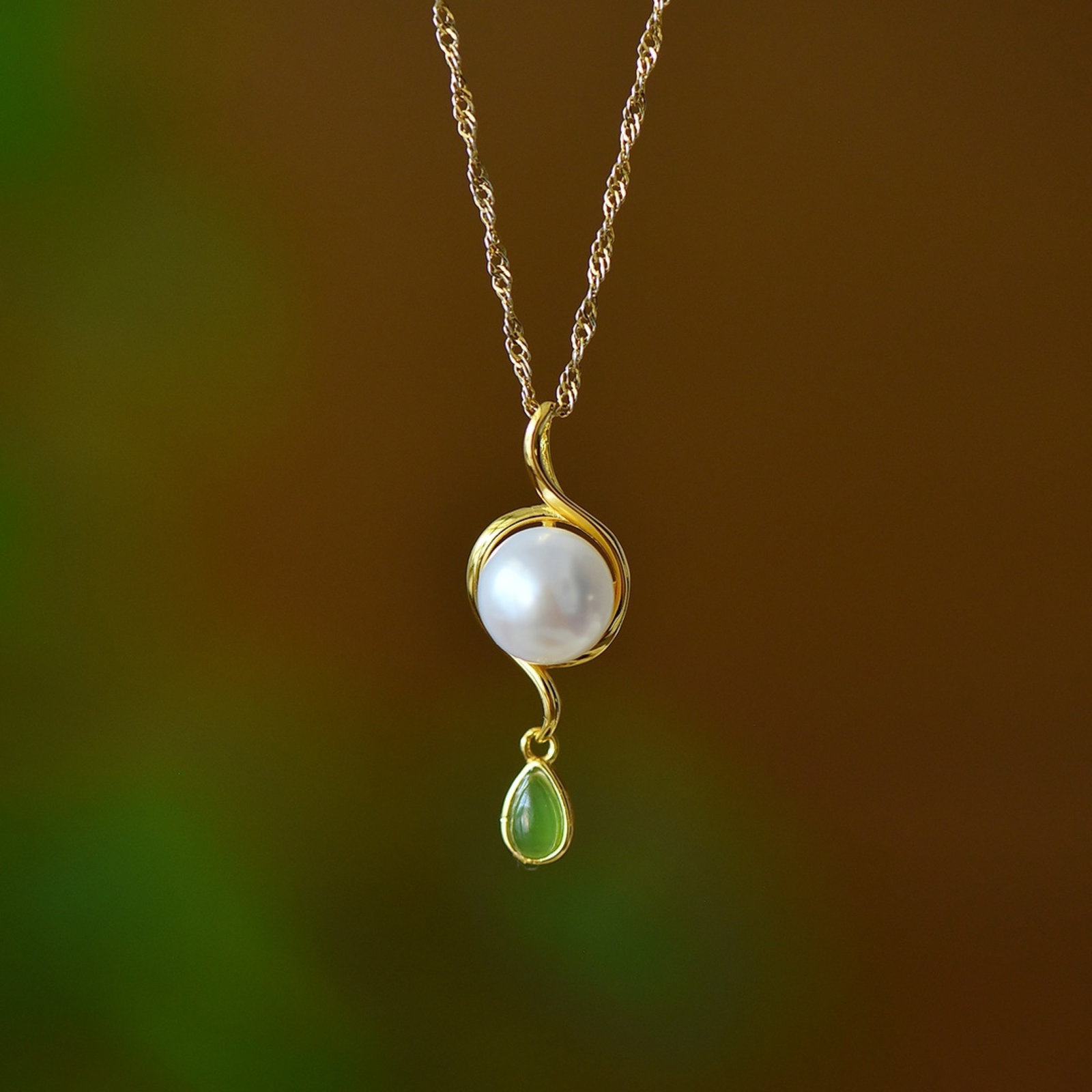 An Exquisite Sterling Silver-Gold Plated Inlaid Pearl Pendant, Inlaid Jasper: An Exquisite Sterling Silver-Gold Plated Inlaid Pearl Pendant, Inlaid Jasper,Size:8mmx8mm 纯银镀金镶珍珠吊坠，嵌碧玉