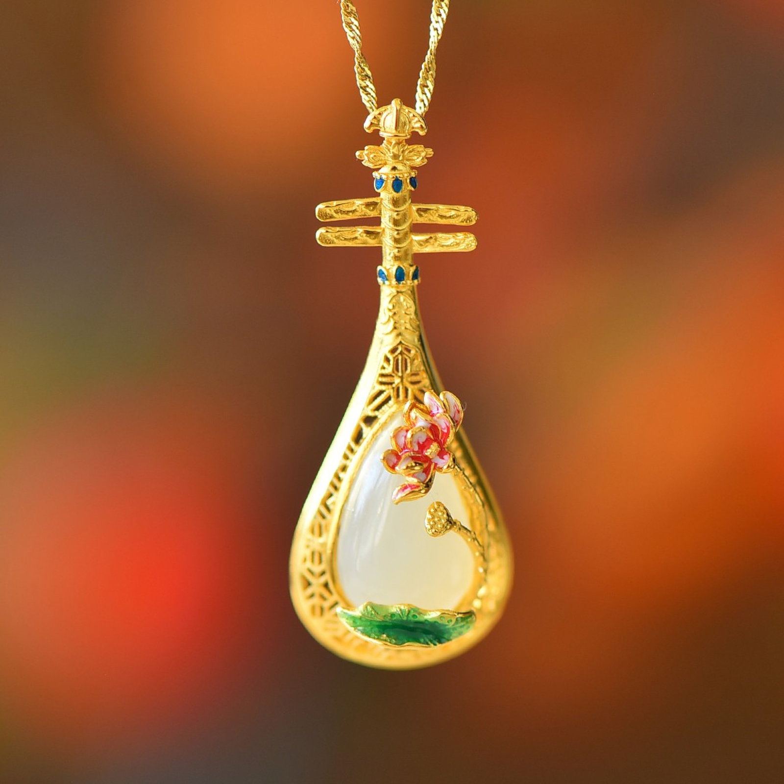 An Exquisite Sterling Silver-Gold Plated Inlaid White Jade Pendant: An Exquisite Sterling Silver-Gold Plated Inlaid White Jade Pendant,Size:11mmx20mm 纯银镀金镶白玉吊坠