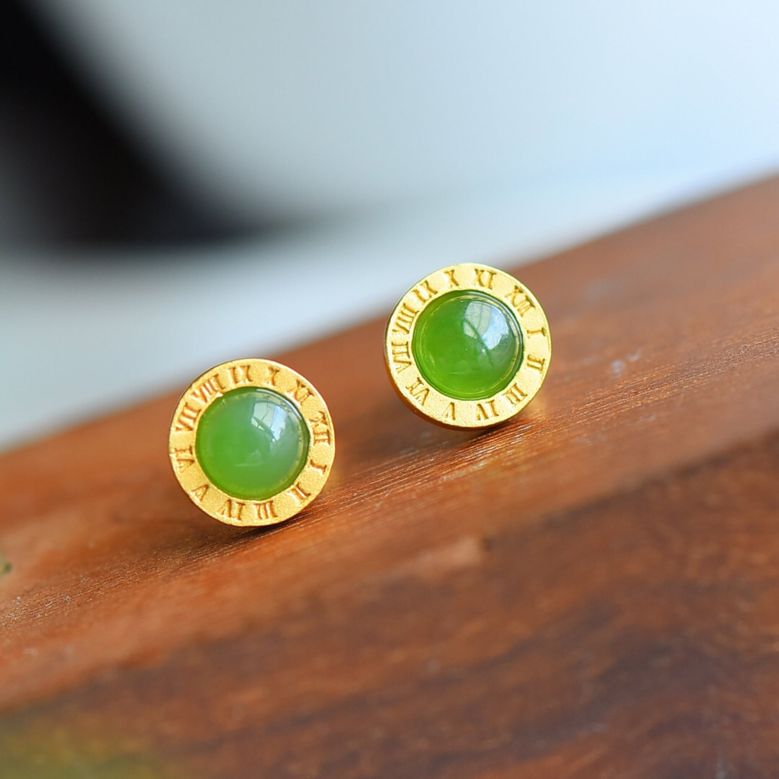 A Pair of Exquisite Sterling Silver-Gold Plated Inlaid Jasper Earrings: A Pair of Exquisite Sterling Silver-Gold Plated Inlaid Jasper Earrings,Size:10mmx10mm 一对纯银镀金镶碧玉耳环
