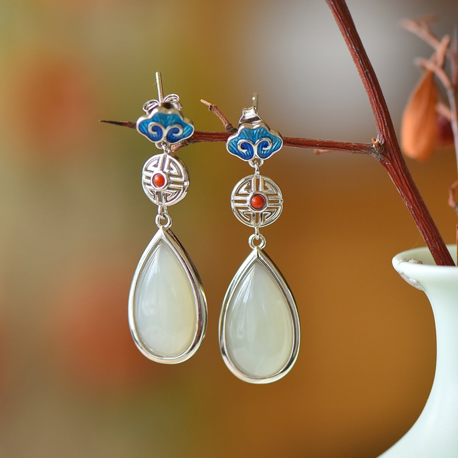 A Pair of Exquisite Sterling Silver Inlaid White Jade Enamel Earrings: A Pair of Exquisite Sterling Silver Inlaid White Jade Enamel Earrings,Size:10mmx18mm 一对纯银镶白玉珐琅耳环