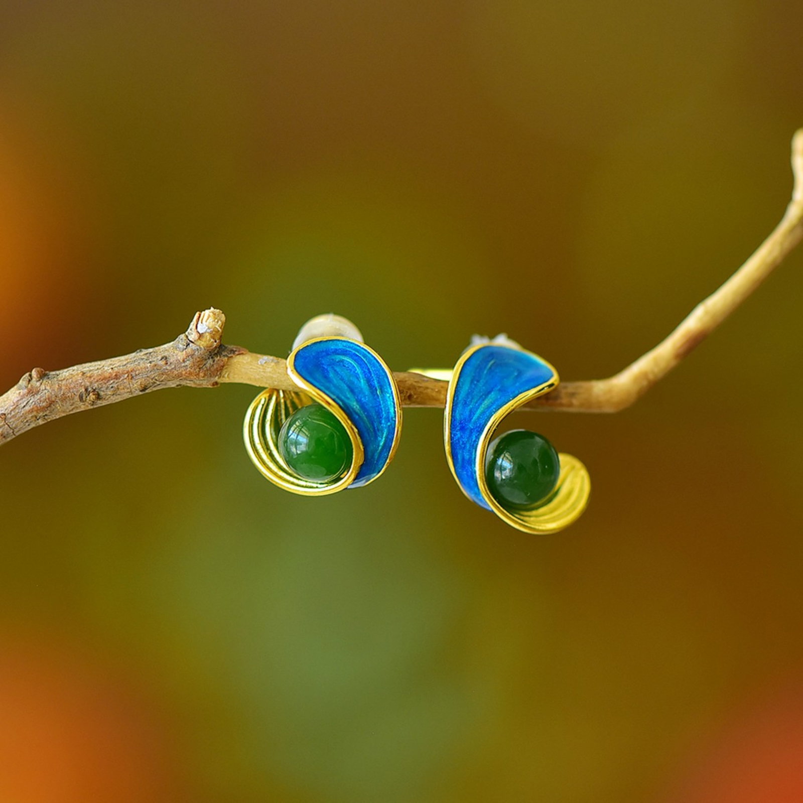 A Pair of Exquisite Sterling Silver-Gold Plated Inlaid Jasper Earrings: A Pair of Exquisite Sterling Silver-Gold Plated Inlaid Jasper Earrings,Size:6mmx6mm 一对纯银镀金镶碧玉耳钉