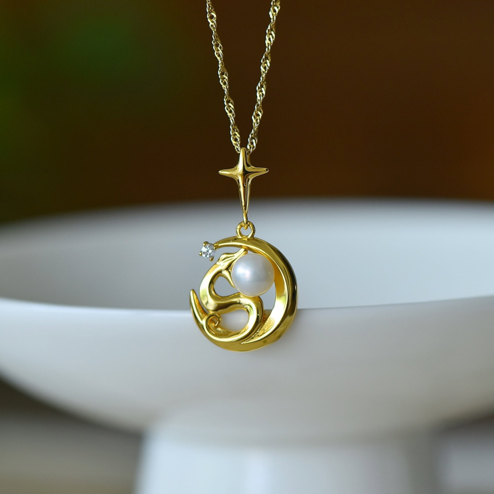 An Exquisite Sterling Silver-Gold Plated Inlaid Pearl Pendant: An Exquisite Sterling Silver-Gold Plated Inlaid Pearl Pendant,Size:6mmx6mm 纯银镀金镶珍珠吊坠