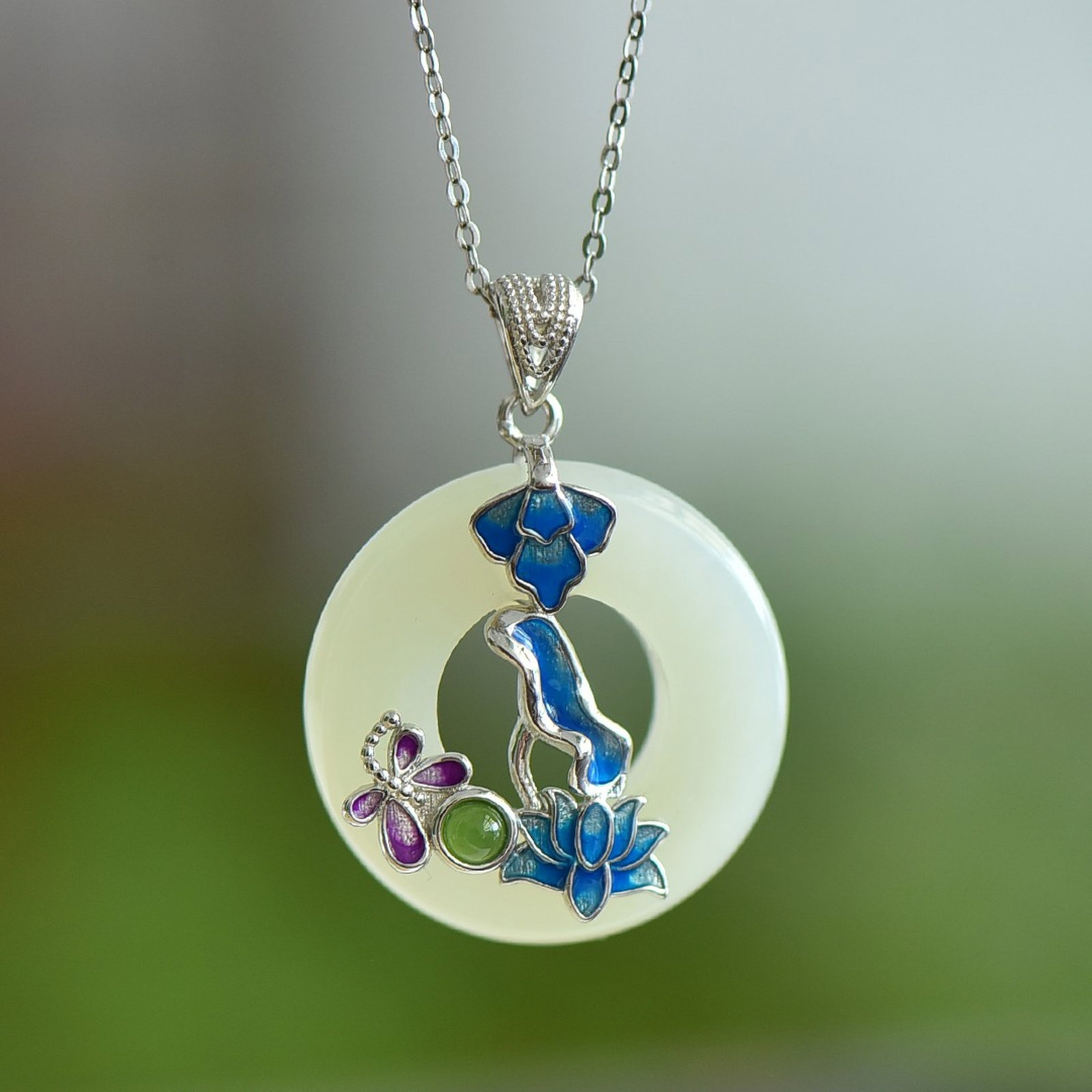 An Exquisite Sterling Silver Inlaid White Jade Pendant: An Exquisite Sterling Silver Inlaid White Jade Pendant,Size:25mmx25mm 纯银镶白玉吊坠