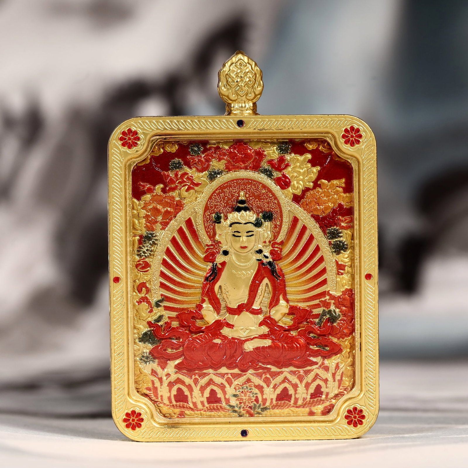 An Exquisite Painted Color Statue of Mah?vairocana Tangka: An Exquisite Painted Color Statue of Mahāvairocana Tangka,Size:2inx2.8in 彩绘大日如来像唐卡