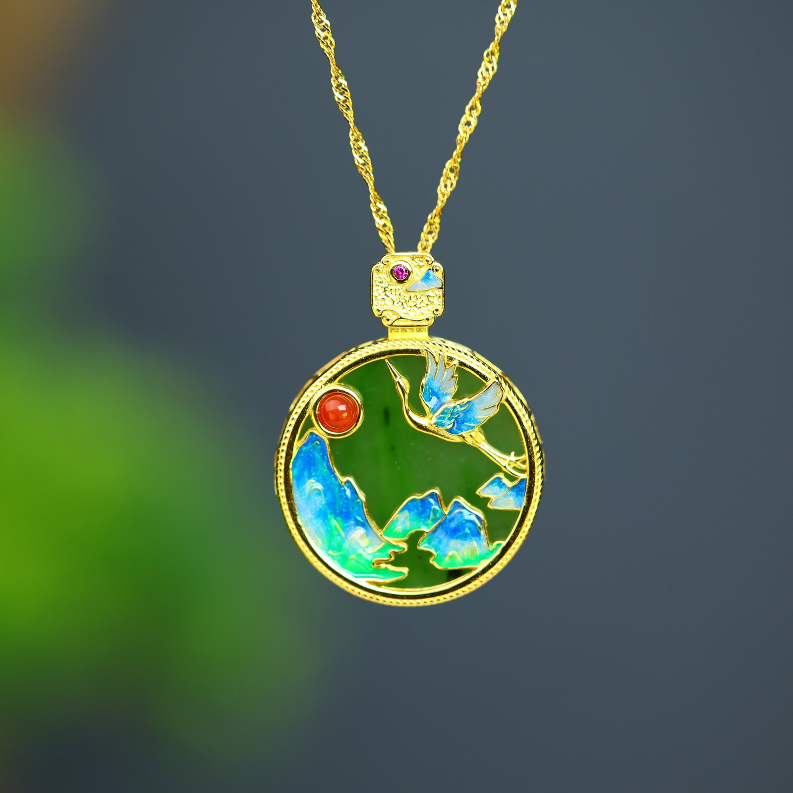 An Exquisite Sterling Silver-Gold Plated Inlaid Jasper Enamel Pendant: An Exquisite Sterling Silver-Gold Plated Inlaid Jasper Enamel Pendant,Size:20mmx20mm 纯银镀金镶碧玉珐琅吊坠