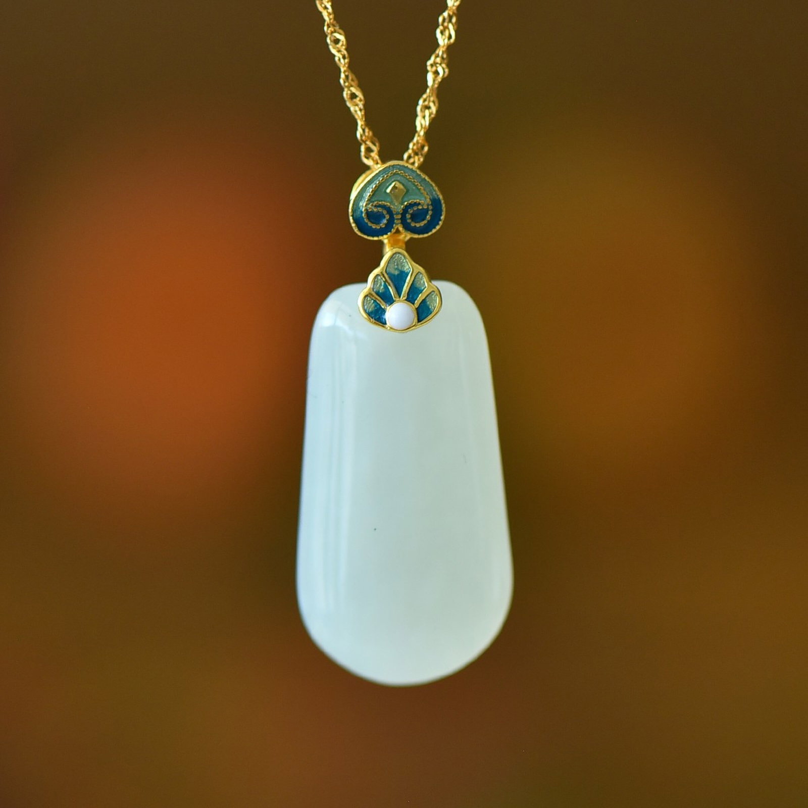An Exquisite Sterling Silver-Gold Plated Inlaid White Jade Pendant: An Exquisite Sterling Silver-Gold Plated Inlaid White Jade Pendant,Size:15mmx30mm 纯银镀金镶白玉吊坠
