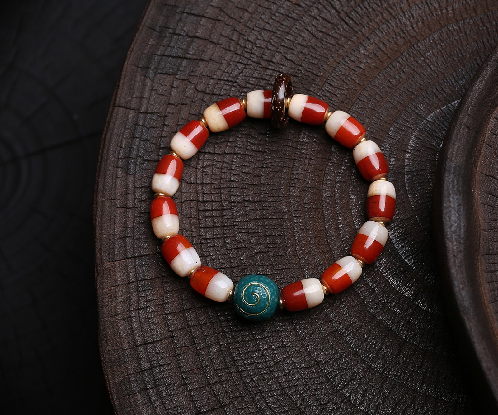 An Exquisite Agate Bracelets (1 of 6)