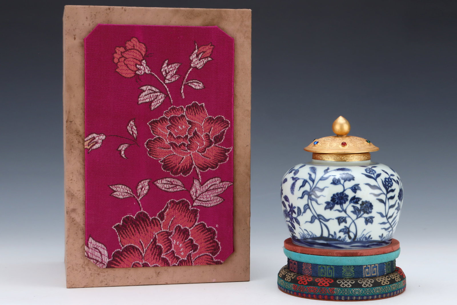 An Exquisite Blue and White Cover with Gold Flower Pattern Jar with Cover,Inlaid Gems: An Exquisite Blue and White Cover with Gold Flower Pattern Jar with Cover,Inlaid Gems,Ming Dynasty,China,Xuande Six-character Mark,Size:5.7inx5.3in 青花包金花卉 