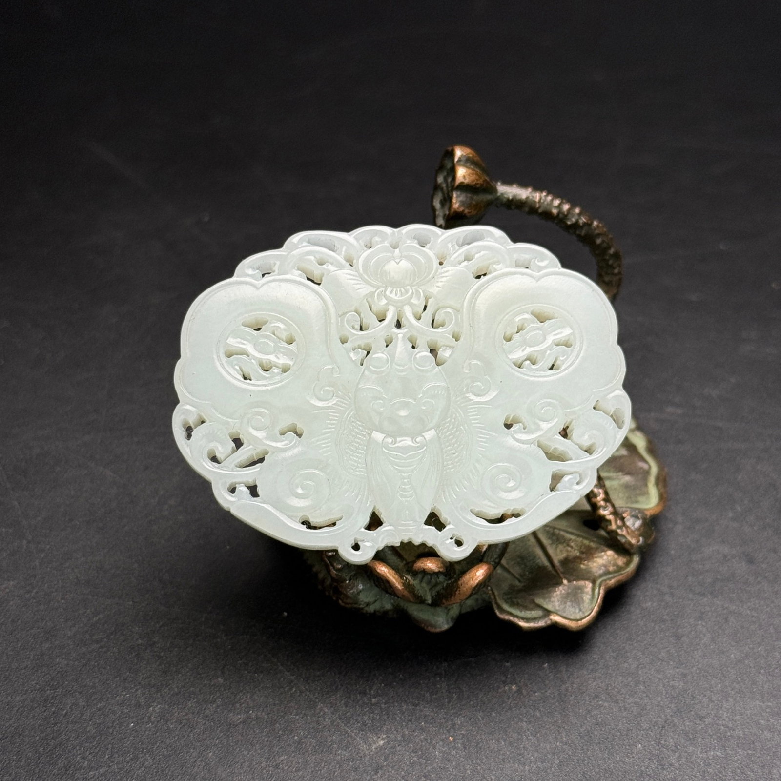 An Exquisite White Jade Butterfly Pattern Pendant: An Exquisite White Jade Butterfly Pattern Pendant,Qing Dynasty,China,Size:51mmx37mmx6mm,Weight:24g 白玉蝴蝶纹挂件,中国清代