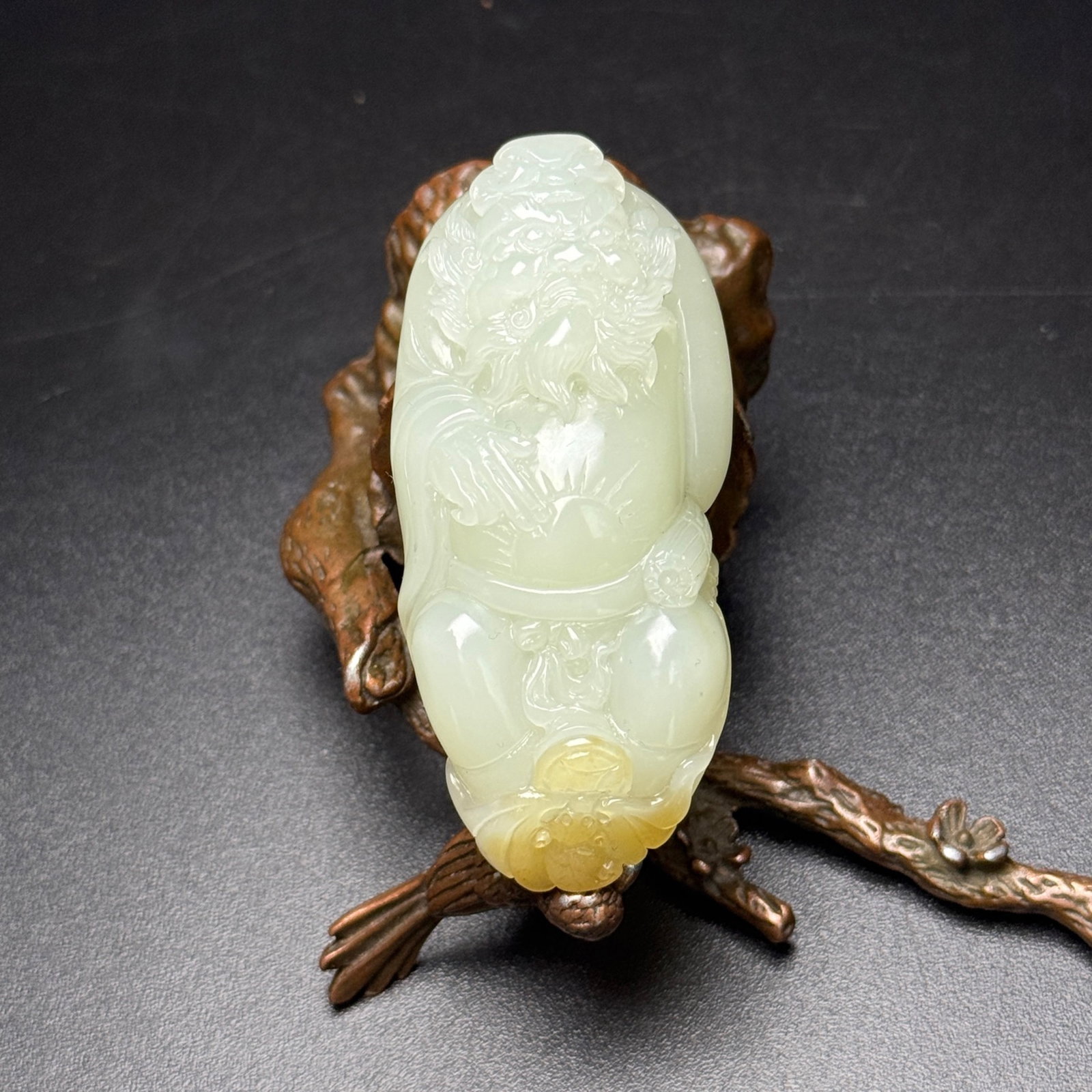 An Exquisite White Jade Figure Hand Piece: An Exquisite White Jade Figure Hand Piece,Qing Dynasty,China,Size:65mmx30mmx20mm,Weight:55g 白玉人物手把件,中国清代