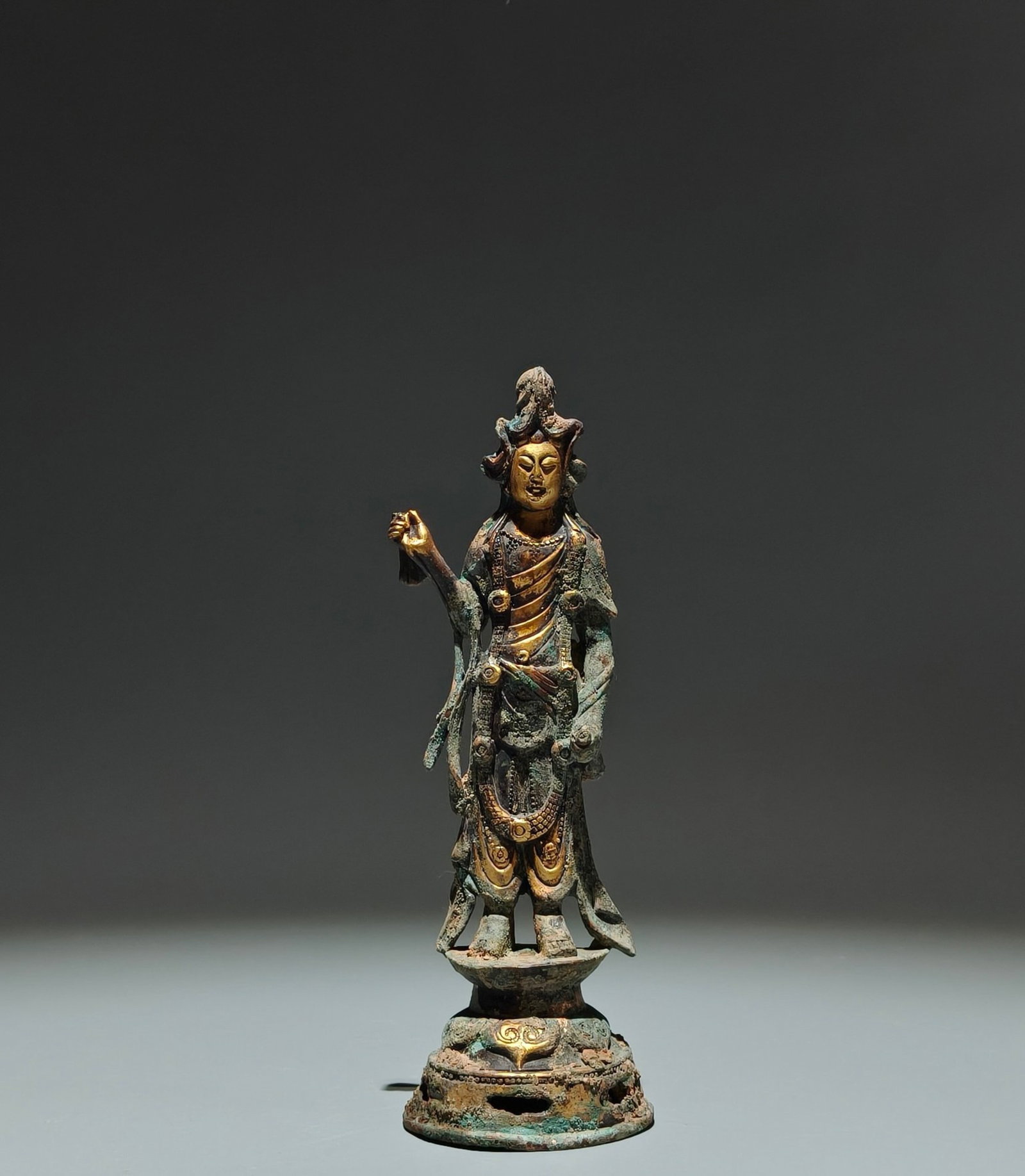 A Solemn Gilt Bronze Statue of Bodhisattva: A Solemn Gilt Bronze Statue of Bodhisattva,Tang Dynasty,China,Size:7.3inx2.4in 铜鎏金菩萨像,中国唐代