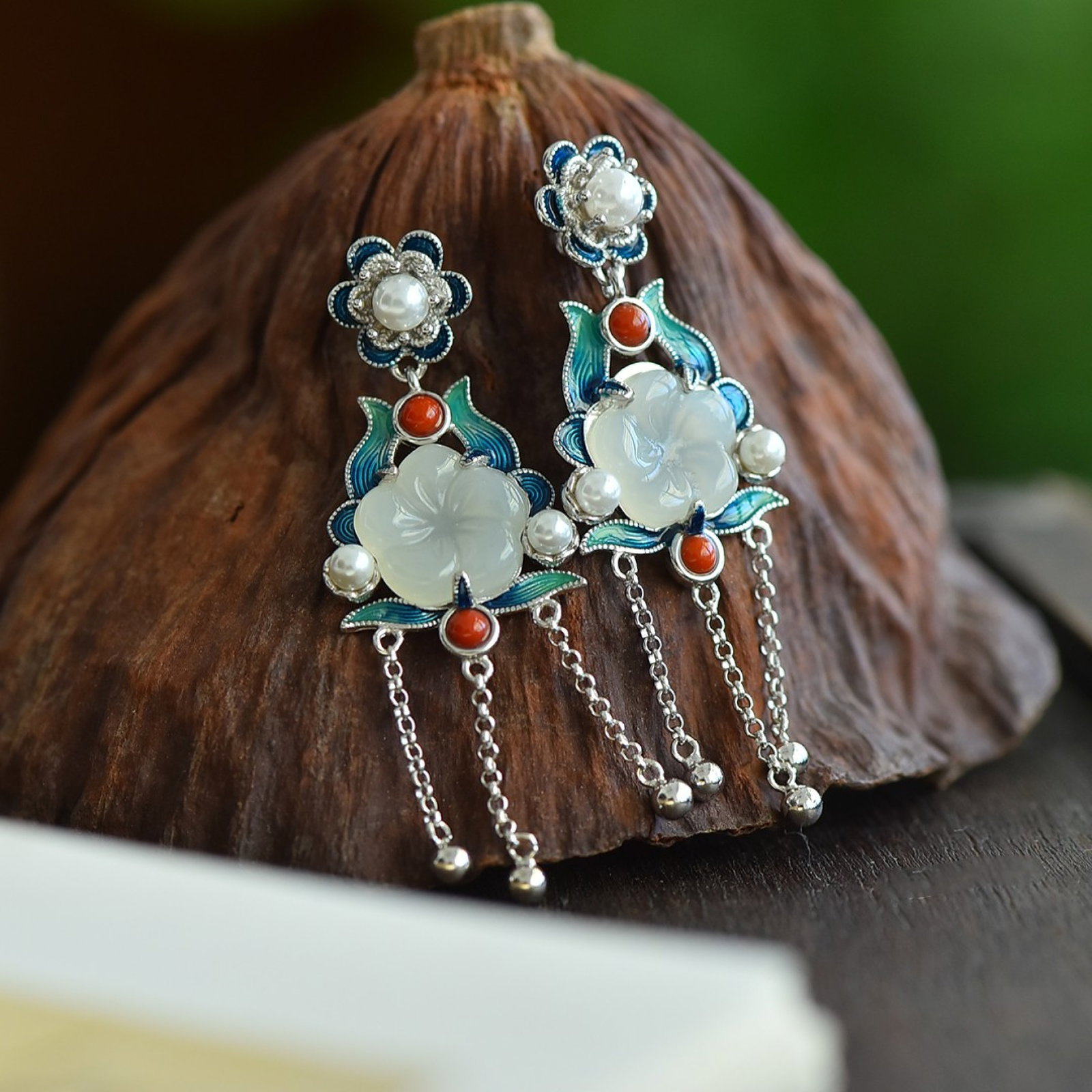 A Pair of Exquisite Sterling Silver Inlaid White Jade Enamel Earrings,Inlaid Pearls: A Pair of Exquisite Sterling Silver Inlaid White Jade Enamel Earrings,Inlaid Pearls,Size:12mmx12mm