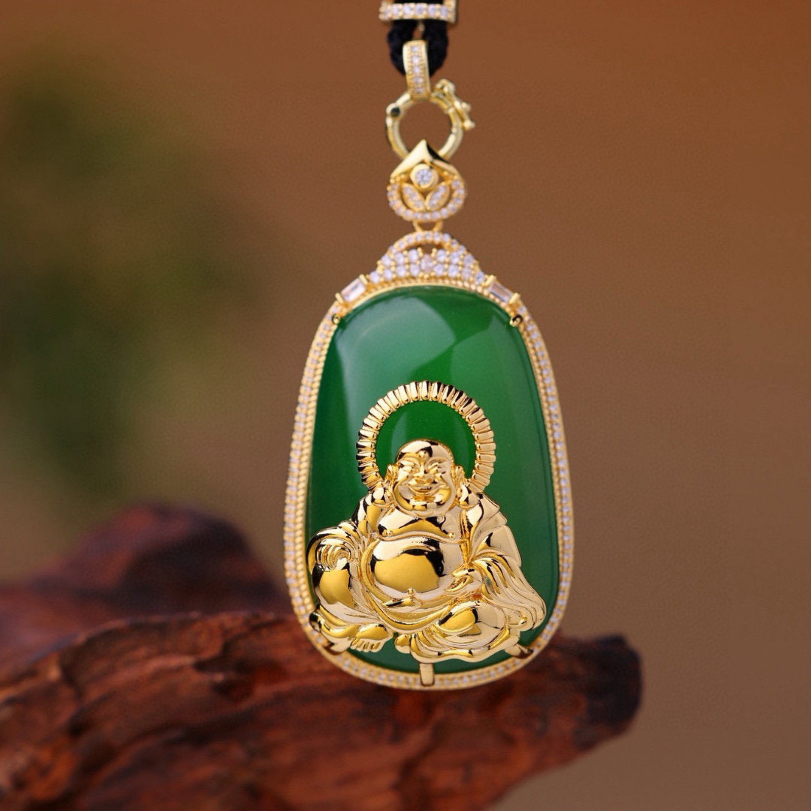 An Exquisite Statue of Maitreya Buddha Pattern Pendant,Inlaid Diamond: An Exquisite Statue of Maitreya Buddha Pattern Pendant Size:30mmx45mm 【寓意】慈悲宽容 弥勒佛像纹吊坠
