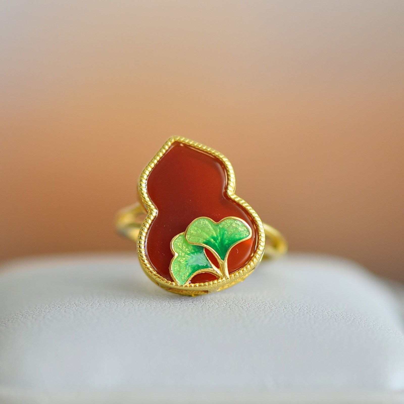 An Exquisite Sterling Silver-Gold Plated Inlaid Agate Enamel Gourd Ring: An Exquisite Sterling Silver-Gold Plated Inlaid Agate Enamel Gourd Ring,Size:13mmx17mm 纯银镀金镶玛瑙珐琅葫芦戒指