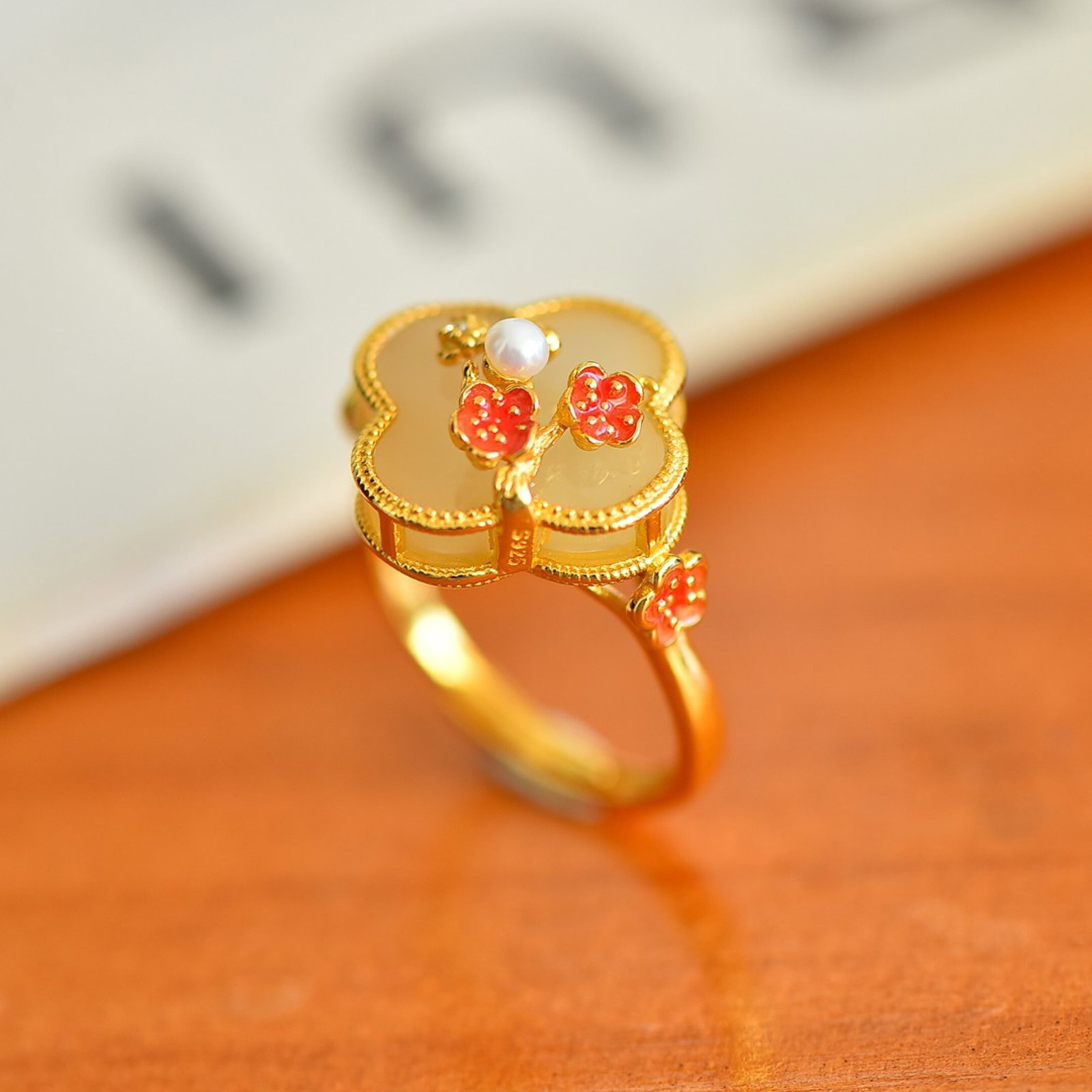An Exquisite Sterling Silver-Gold Plated Inlaid White Jade Ring,Inlaid Pearls: An Exquisite Sterling Silver-Gold Plated Inlaid White Jade Ring,Inlaid Pearls,Size:14mmx14mm 纯银镀金镶白玉戒指,嵌珍珠