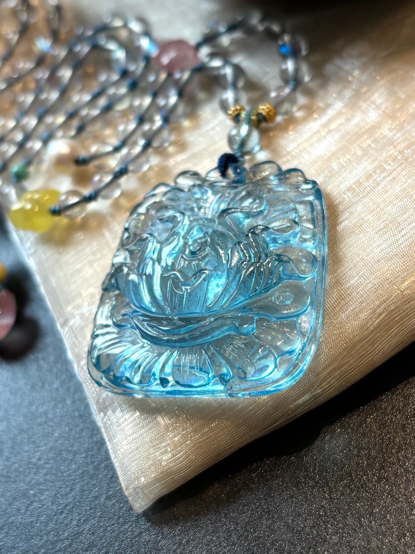 An Exquisite Aquamarine Flower Pattern Pendant: An Exquisite Aquamarine Flower Pattern Pendant,Size:39.5mmx36mmx9.5mm,Total Weight:36.5g 海蓝宝花卉纹吊坠