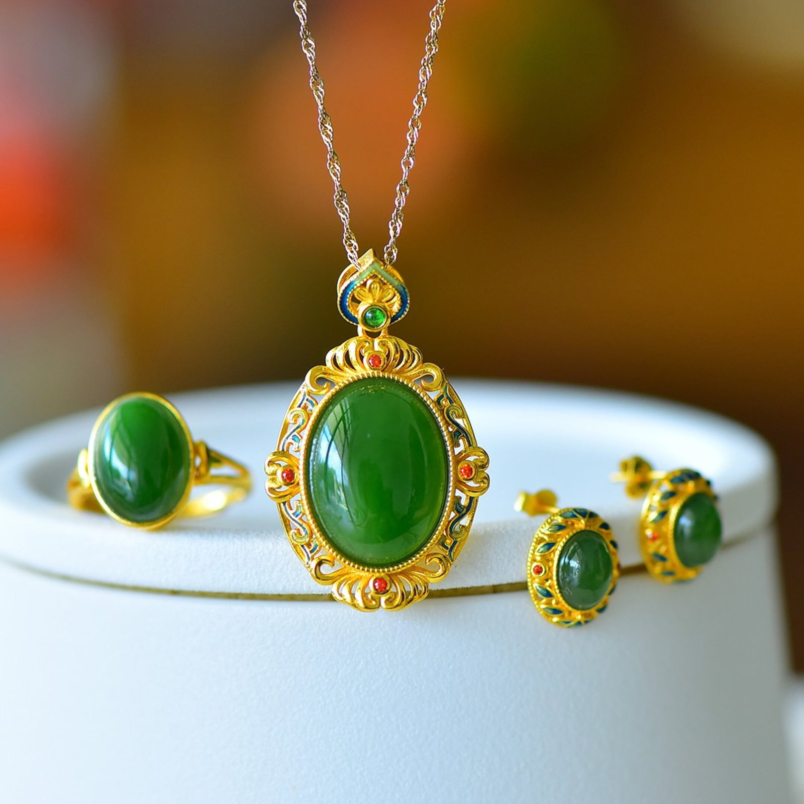 A Set of Fine Sterling Silver-Gold Plated Inlaid Jasper Jewelrys: A Set of Fine Sterling Silver-Gold Plated Inlaid Jasper Jewelrys 一套纯银镀金镶碧玉首饰