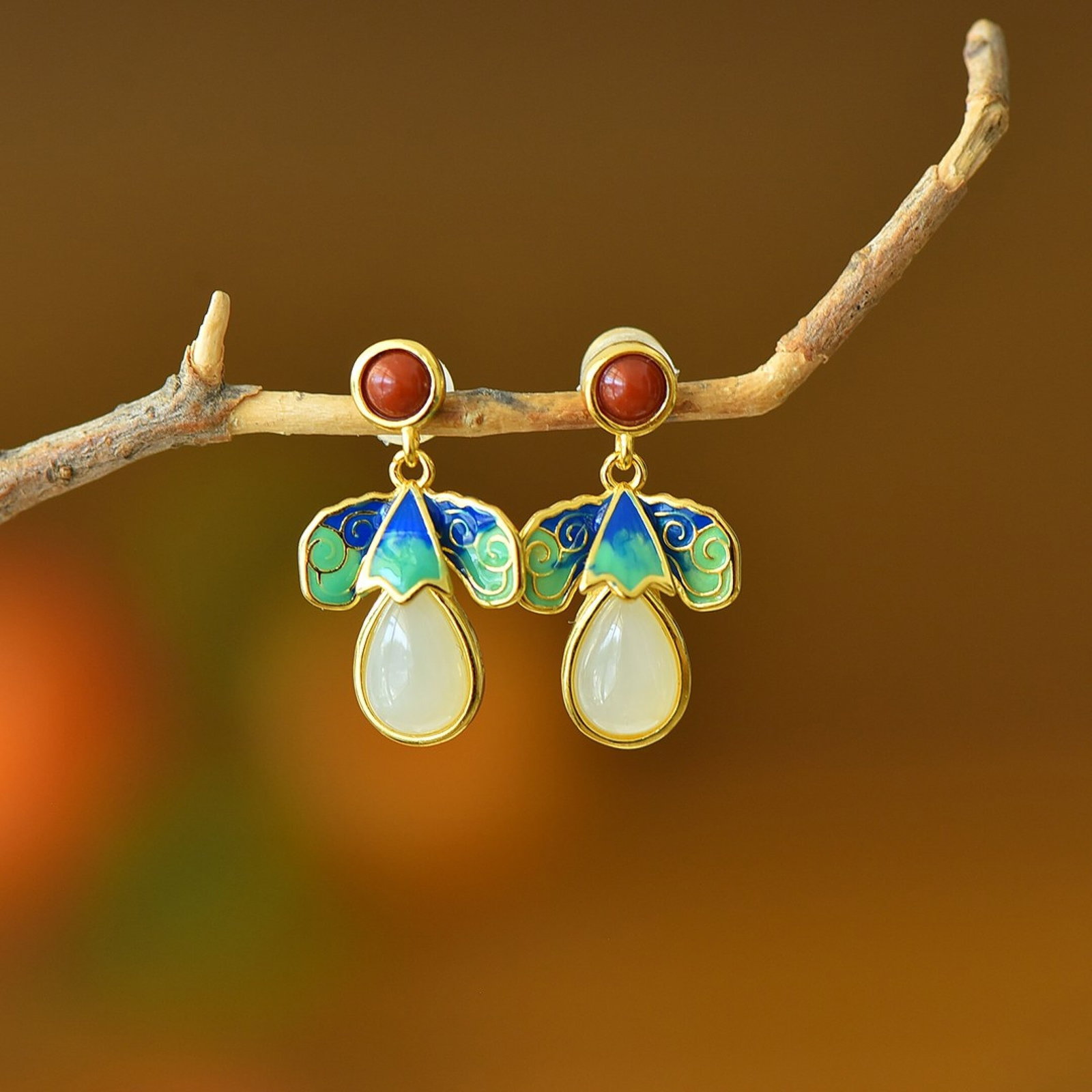 A Pair of Exquisite Sterling Silver-Gold Plated Inlaid White Jade Enamel Earrings: A Pair of Exquisite Sterling Silver-Gold Plated Inlaid White Jade Enamel Earrings,Size:6mmx9mm 一对纯银镀金镶白玉珐琅耳环