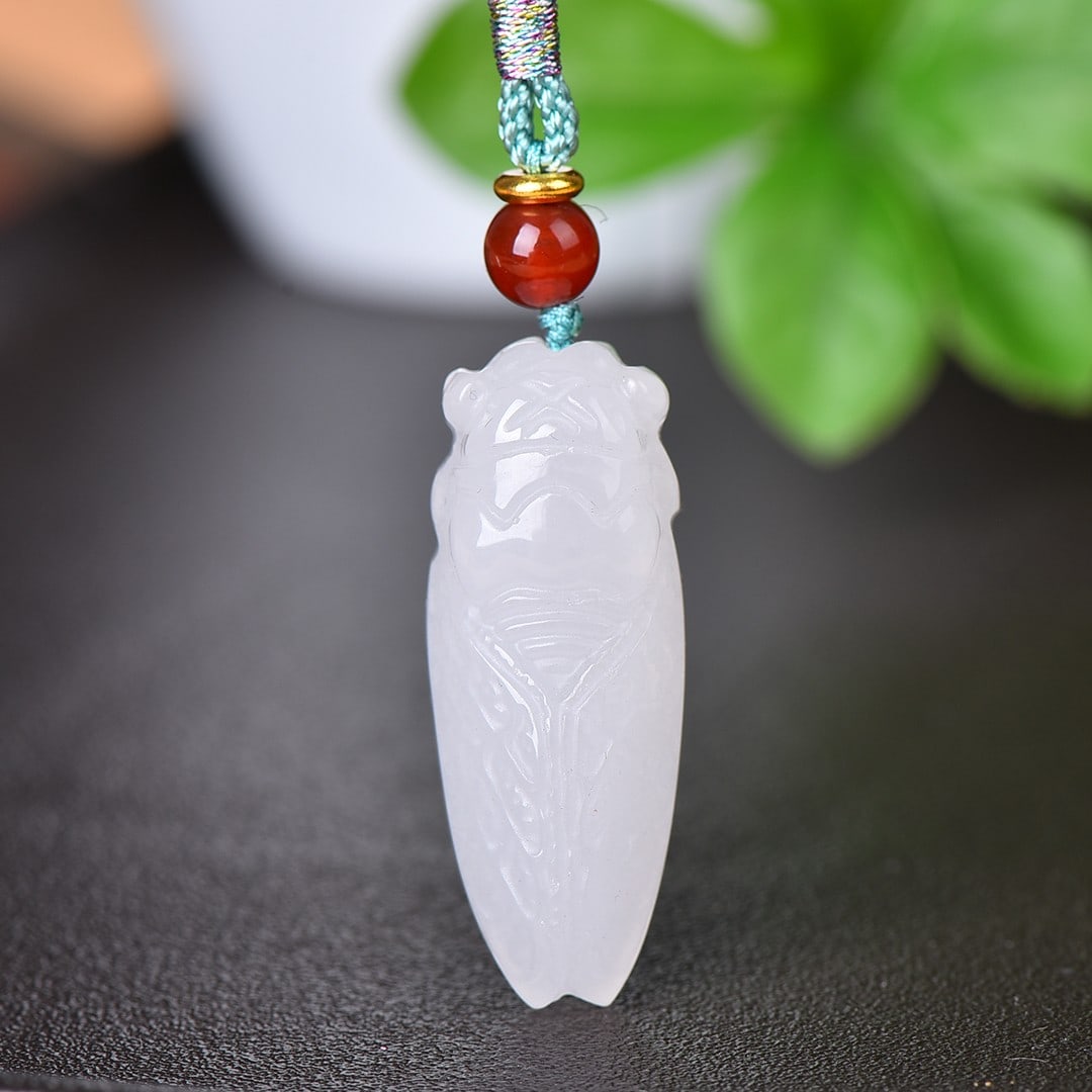 An Exquisite White Jade Cicada Pendant: An Exquisite White Jade Cicada Pendant,Size:25mmx37mm 寓意:一鸣惊人 白玉蝉挂件