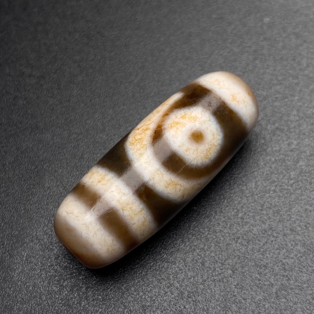An Exquisite Two Eyes Dzi Bead Pendant: An Exquisite Two Eyes Dzi Bead Pendant,Size:31mmx12mm,Weight:6.9g 两眼天珠挂件