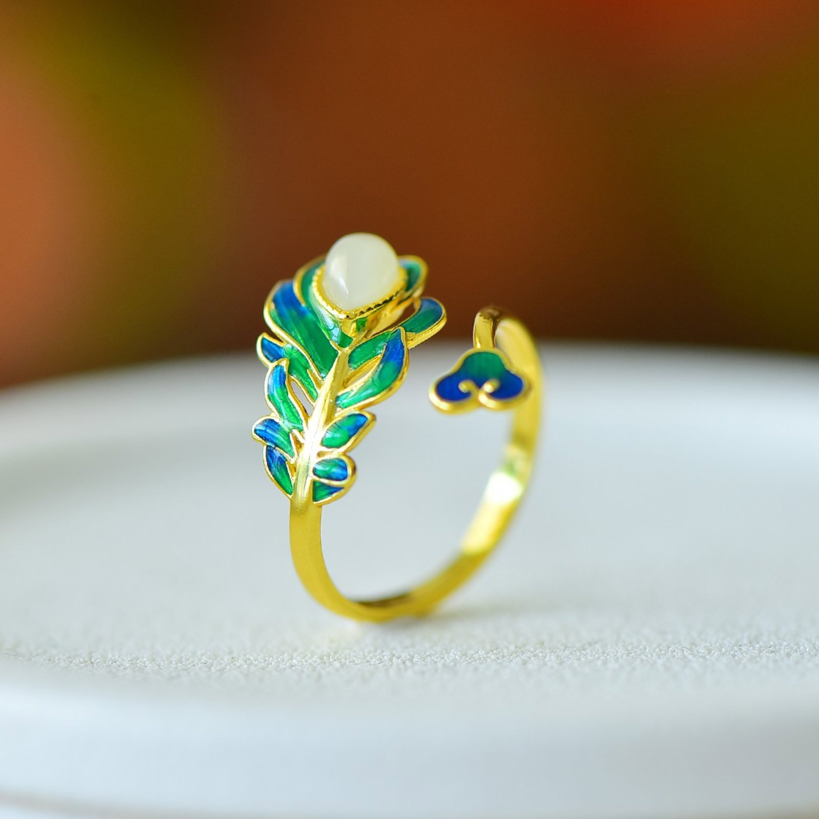 An Exquisite Sterling Silver-Gold Plated Inlaid White Jade Enamel Ring: An Exquisite Sterling Silver-Gold Plated Inlaid White Jade Enamel Ring,Size:4mmx6mm 纯银镀金镶白玉珐琅戒指