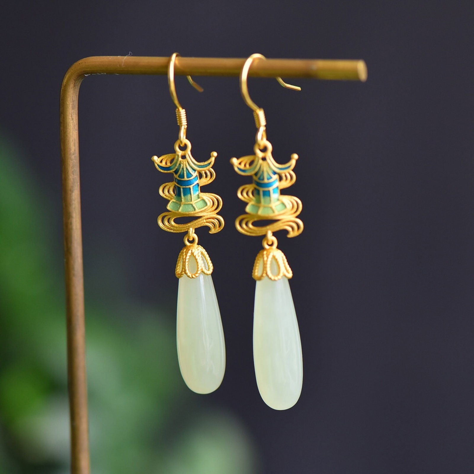 A Pair of Exquisite Sterling Silver-Gold Plated Inlaid White Jade Earrings: A Pair of Exquisite Sterling Silver-Gold Plated Inlaid White Jade Earrings 一对纯银镀金镶白玉耳环