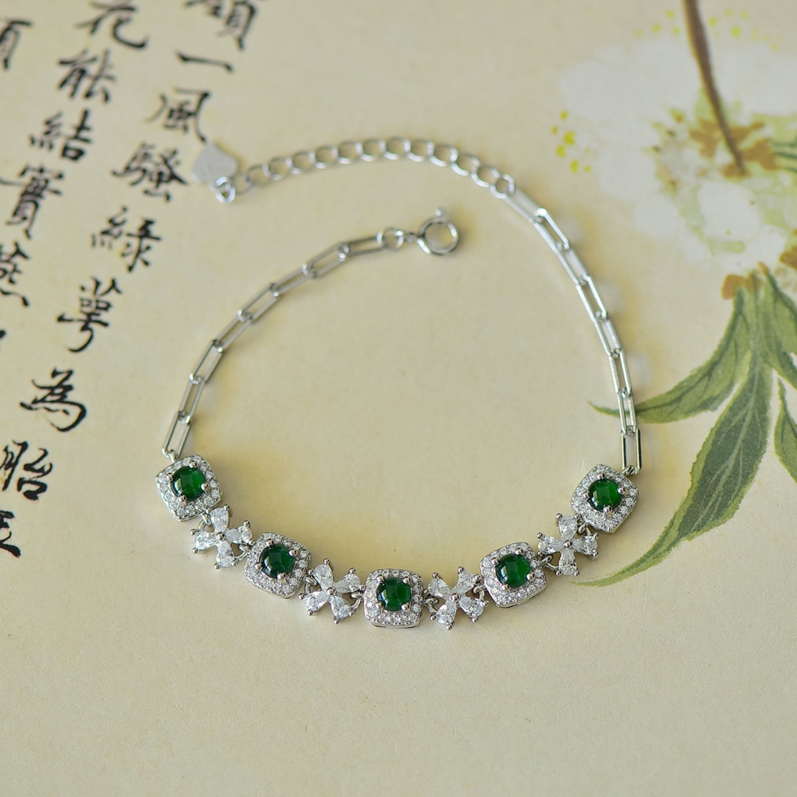 An Exquisite Sterling Silver Inlaid Jadeite Bracelets,Inlaid Diamond: An Exquisite Sterling Silver Inlaid Jadeite Bracelets,Inlaid Diamond,Size:4mmx4mm 纯银镶翡翠手链,嵌钻石