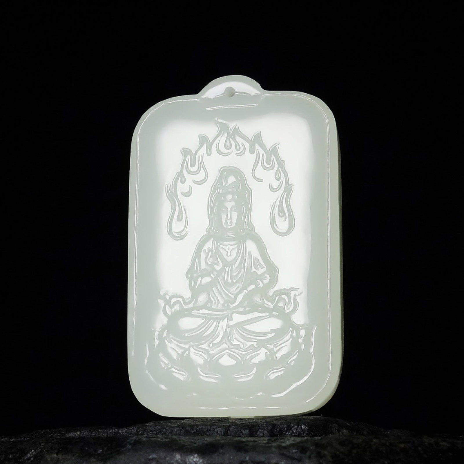 An Exquisite White Jade Statue of Avalokitesvara Pendant: An Exquisite White Jade Statue of Avalokitesvara Pendant,Size:48mmx30mmx7.5mm 白玉观音像挂件