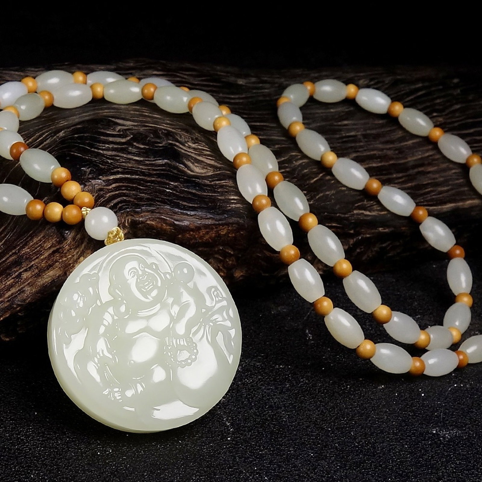 An Exquisite White Jade Statue of Maitreya Buddha Pendant: An Exquisite White Jade Statue of Maitreya Buddha Pendant,Size:35mmx35mmx8mm 白玉弥勒佛像挂件