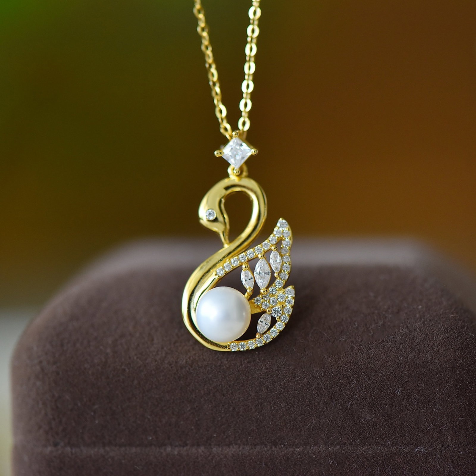 An Exquisite Sterling Silver-Gold Plated Inlaid Pearl Pendant: An Exquisite Sterling Silver-Gold Plated Inlaid Pearl Pendant,Size:8mmx8mm 纯银镀金镶珍珠吊坠