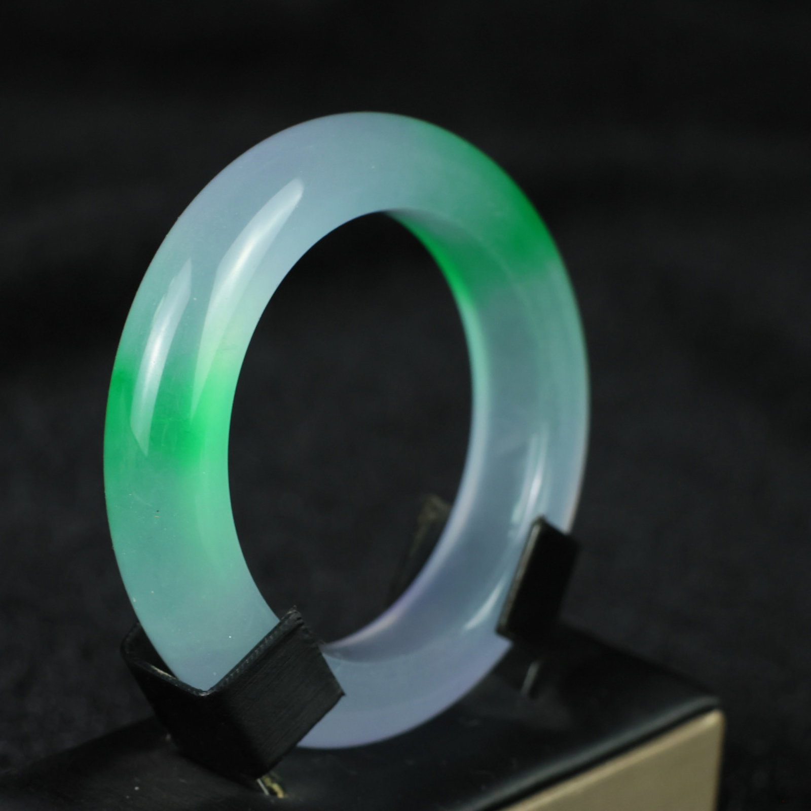 An Exquisite Jadeite Bracelets - 2