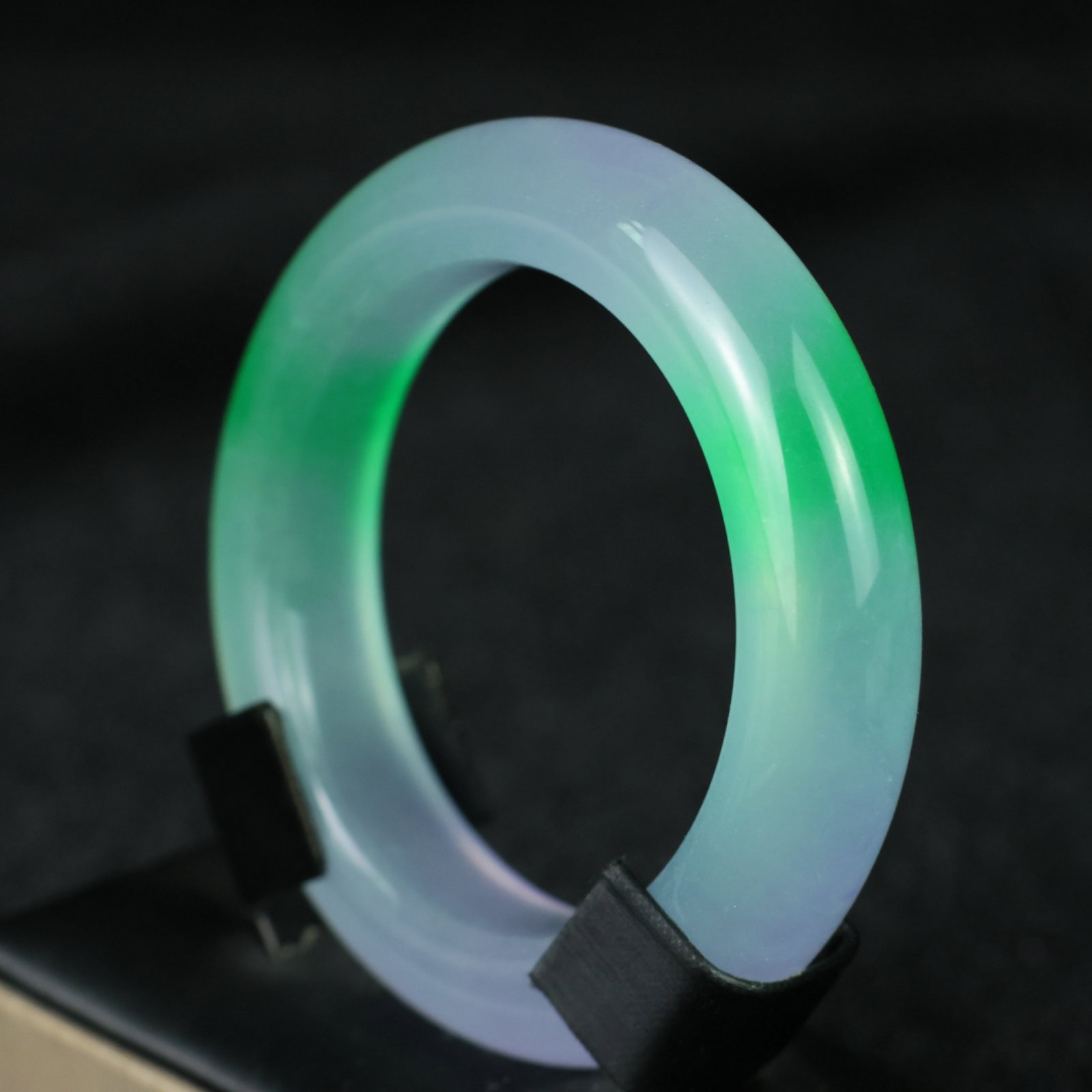 An Exquisite Jadeite Bracelets - 4