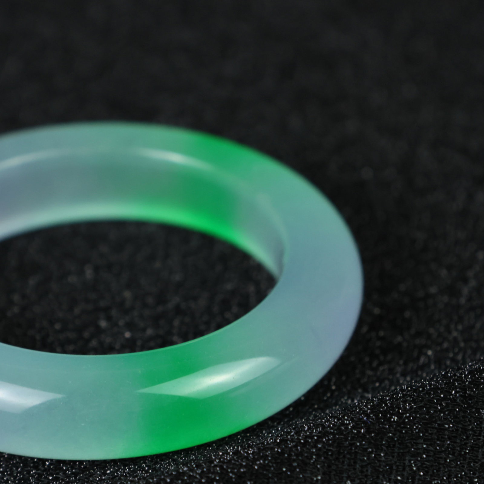 An Exquisite Jadeite Bracelets - 7