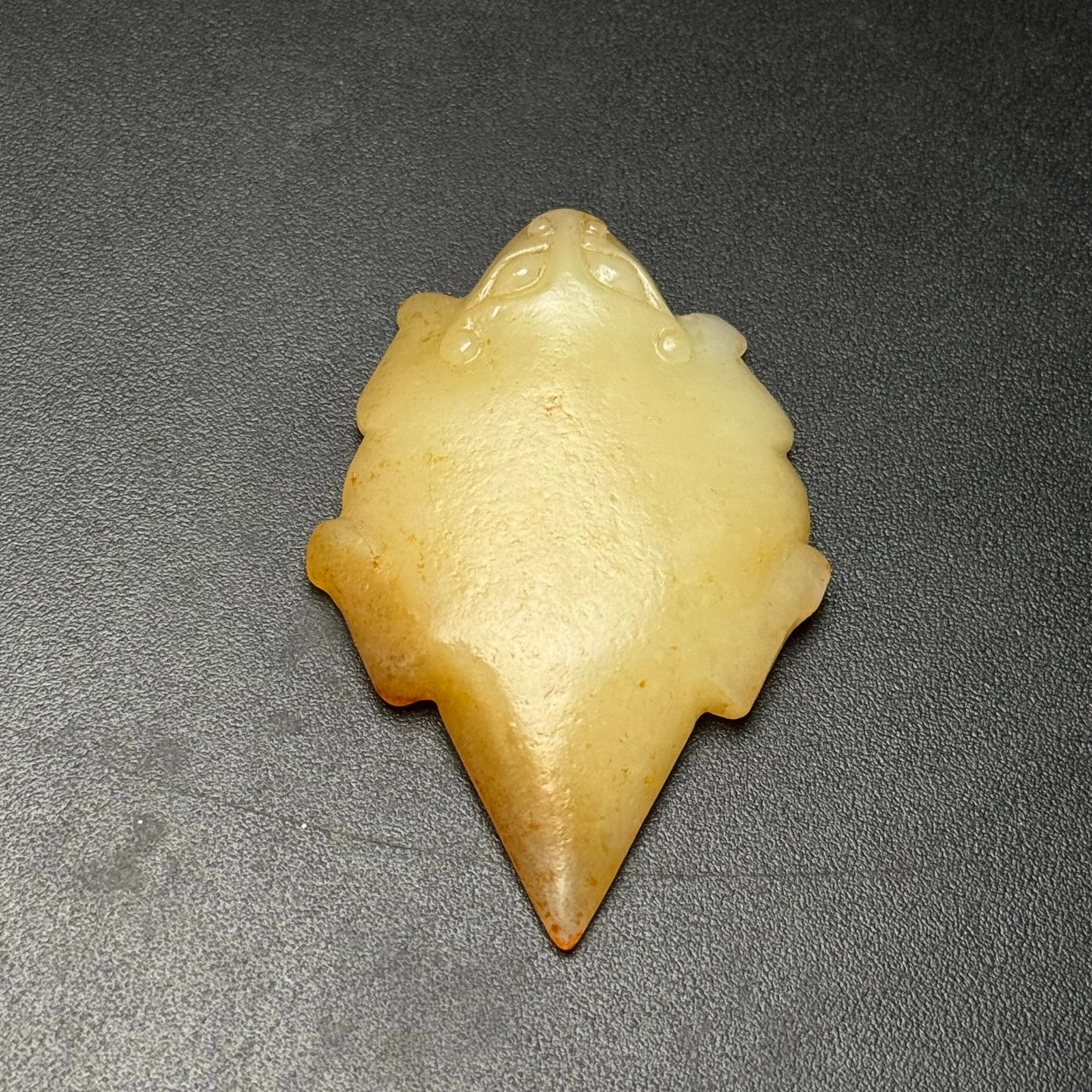 An Exquisite White Jade Auspicious Beast Pendant: An Exquisite White Jade Auspicious Beast Pendant,Qing Dynasty,China,Size:63mmx42mmx9mm,Weight:31g 白玉瑞兽挂件,中国清代