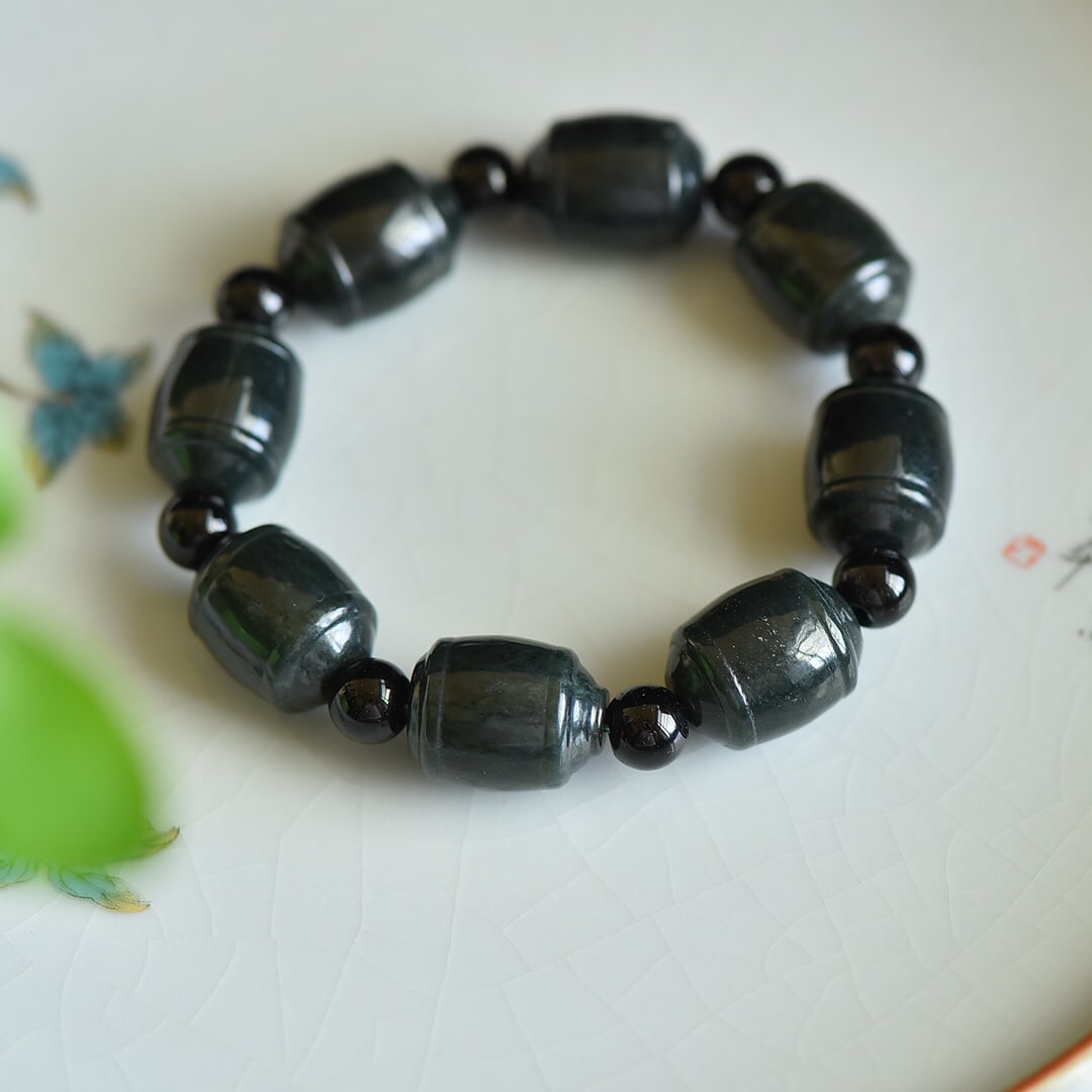 An Exquisite Sapphire Bracelets: An Exquisite Sapphire Bracelets 寓意:一路通财 青玉手串