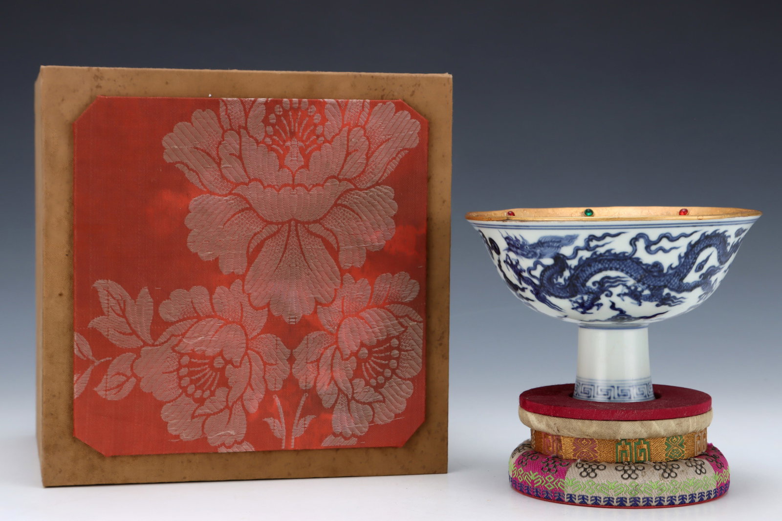 An Exquisite Blue and White Cover with Gold Auspicious Cloud and Dragon Pattern Stem Bowl,Inlaid: An Exquisite Blue and White Cover with Gold Auspicious Cloud and Dragon Pattern Stem Bowl,Inlaid Gems,Ming Dynasty,China,Xuande Six-character Mark,Size:4.1inx6.1in