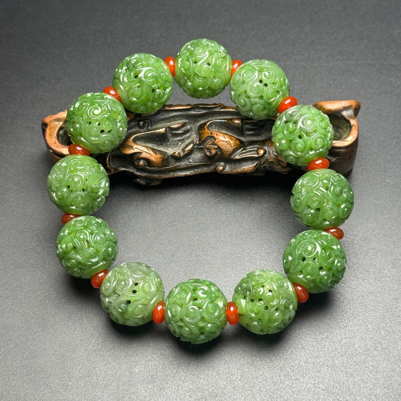 An Exquisite Jasper Hollow Bracelets: An Exquisite Jasper Hollow Bracelets,Qing Dynasty,China,Size:18mm,Weight:50g 碧玉镂空手串,中国清代