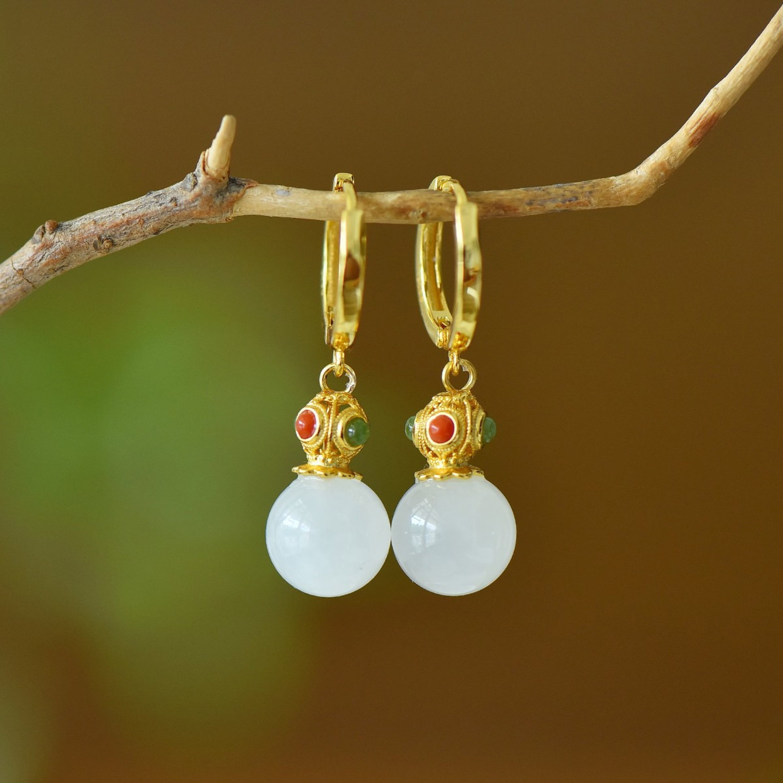 A Pair of Exquisite Sterling Silver-Gold Plated Inlaid White Jade Earrings: A Pair of Exquisite Sterling Silver-Gold Plated Inlaid White Jade Earrings,Size:10mmx10mm 一对纯银镀金镶白玉耳环