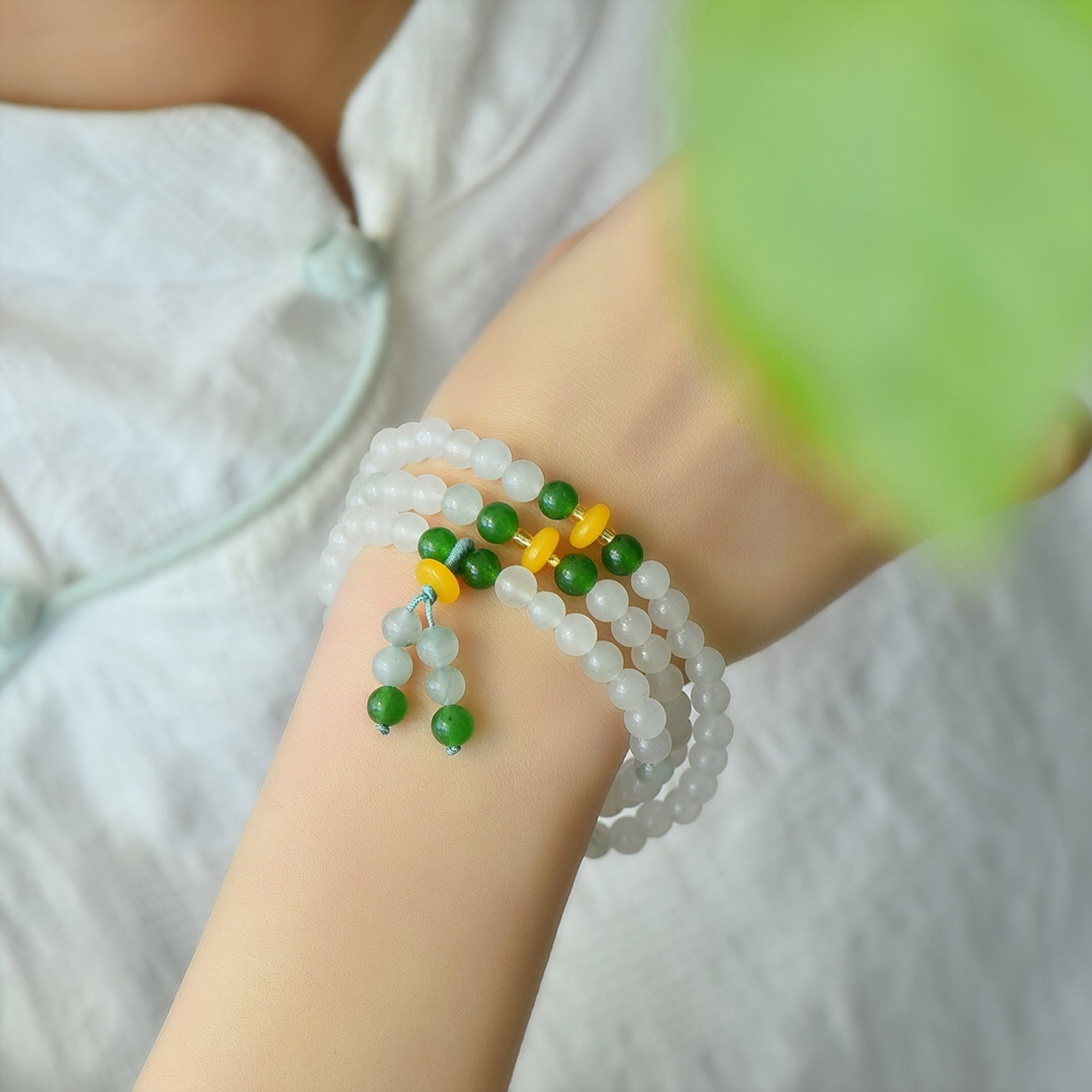 An Exquisite White Jade Bracelets: An Exquisite White Jade Bracelets,Size:6mmx6mm ????