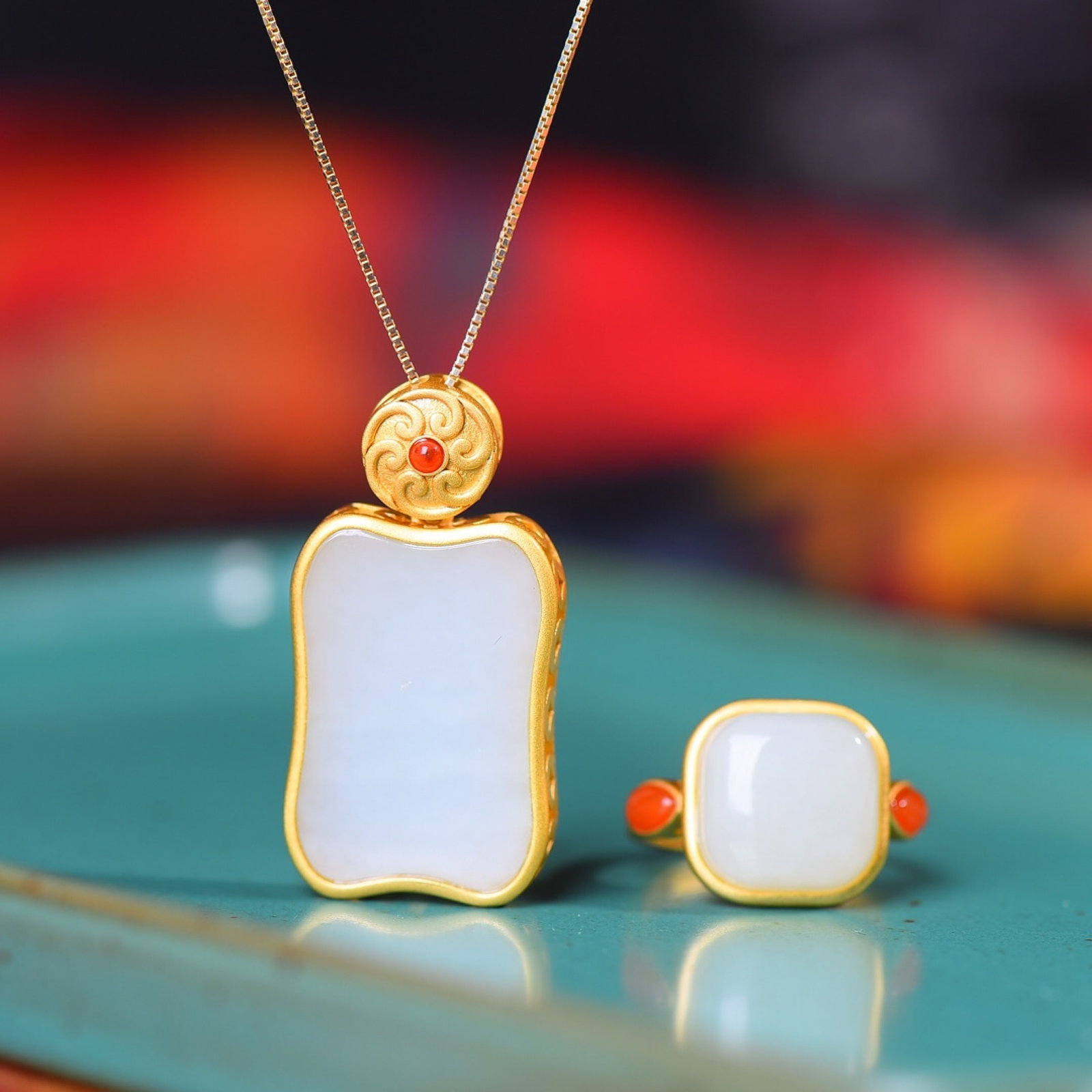 A Set of Fine Sterling Silver-Gold Plated Inlaid White Jade Jewelrys: A Set of Fine Sterling Silver-Gold Plated Inlaid White Jade Jewelrys,Size:(Pendant)16mmx24mm,(Ring)12mmx12mm ???????????